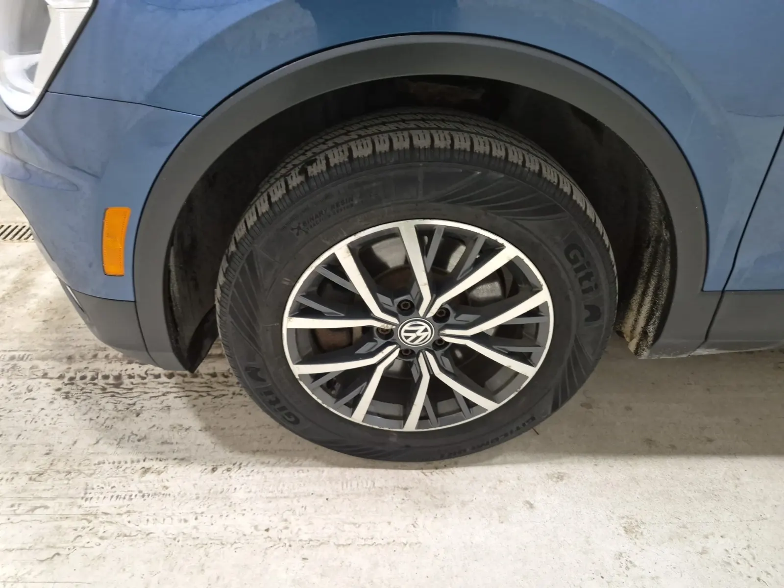 Front driver wheel/tire photo