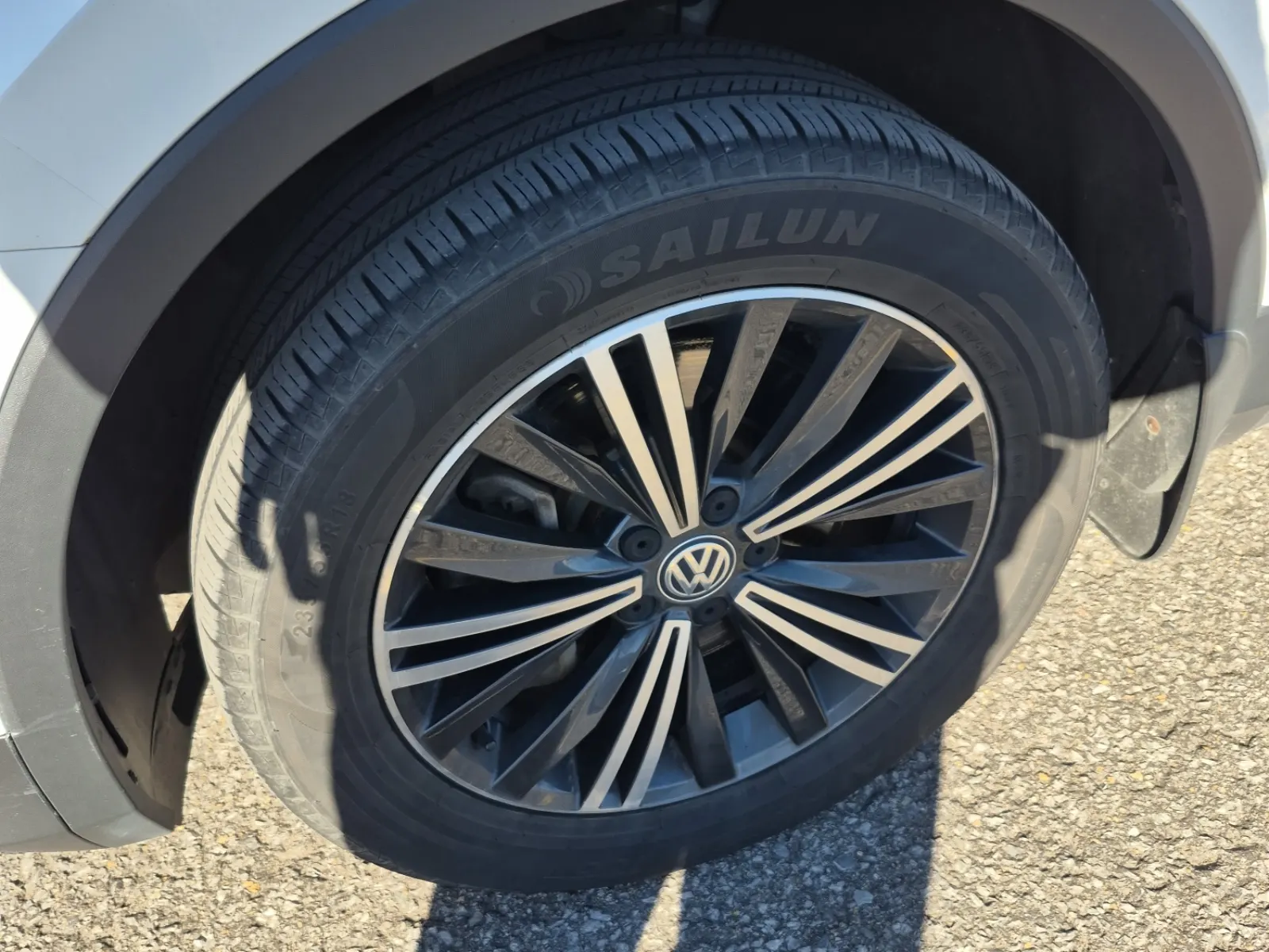 Front driver wheel/tire photo