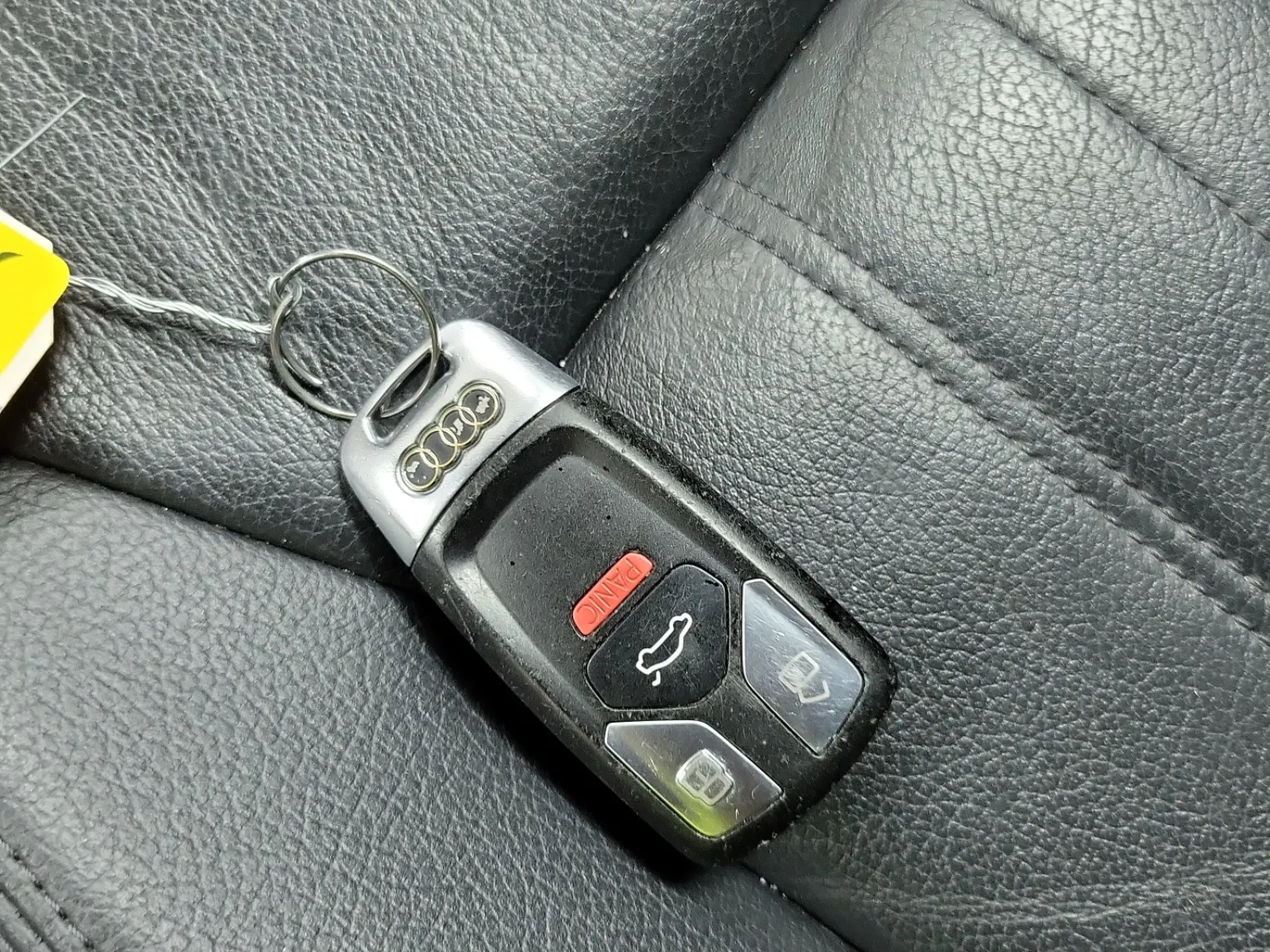 Keys/Fobs/Manual Photo