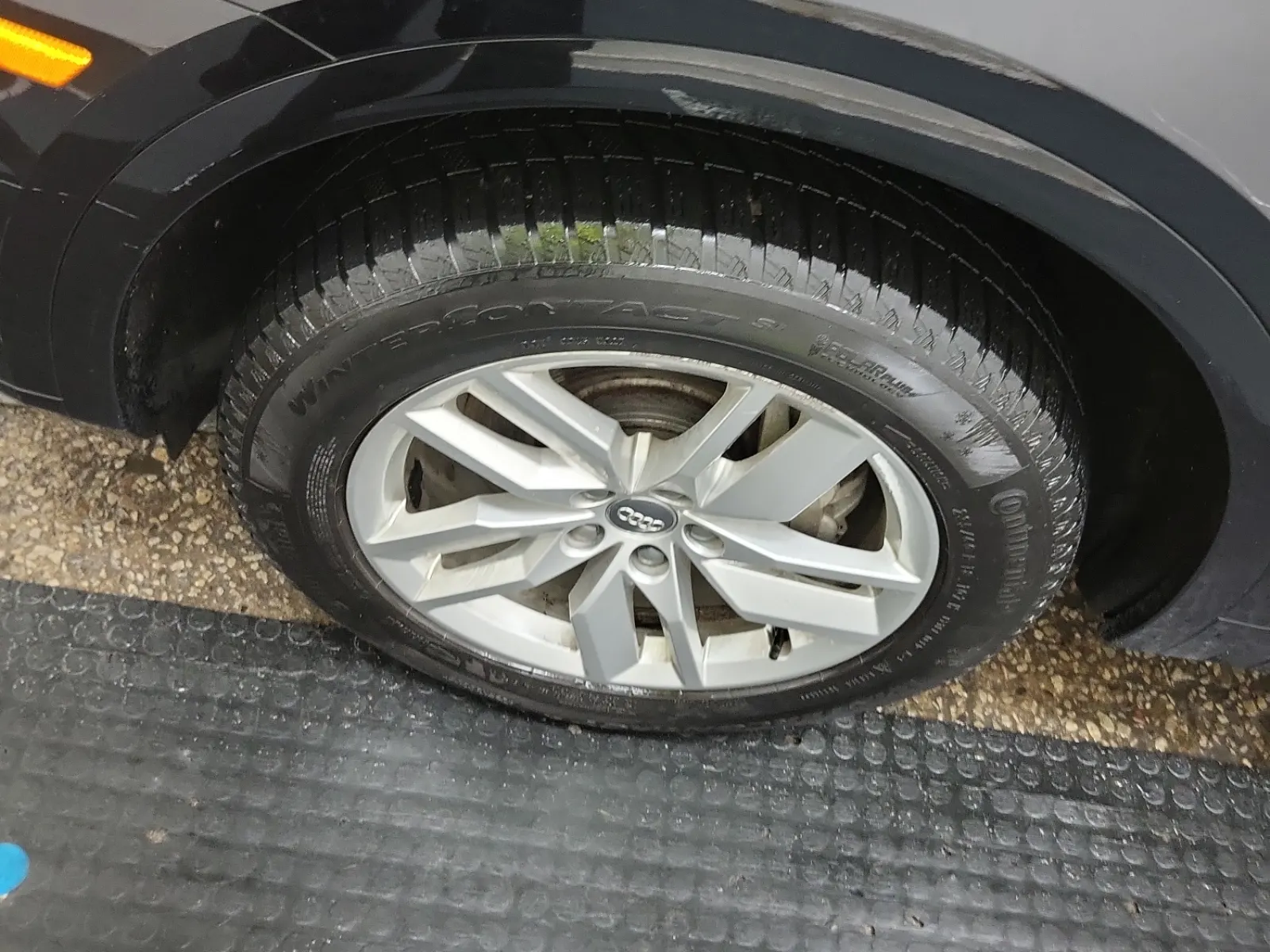 Front driver wheel/tire photo