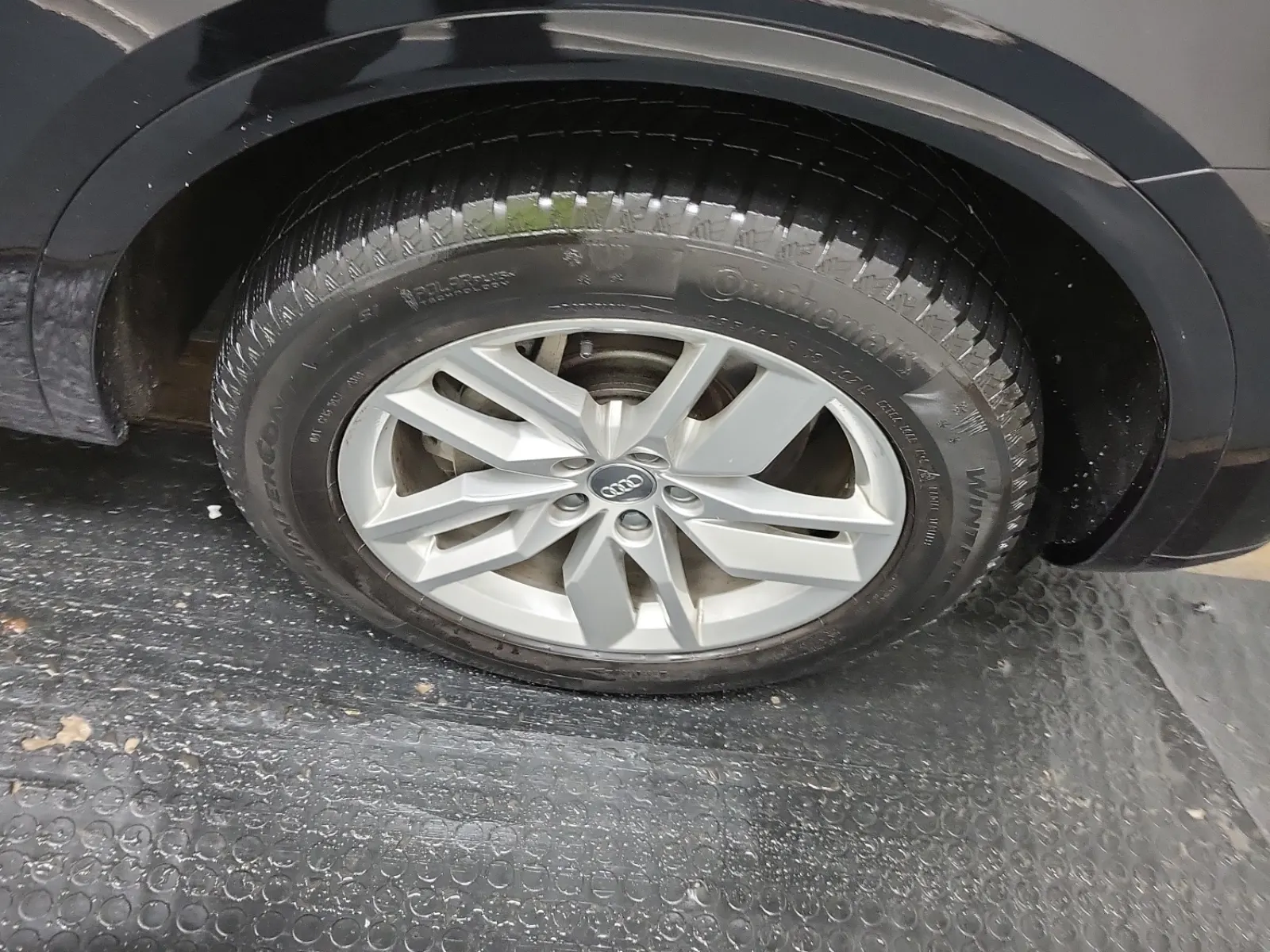 Right Front Wheel/Tire Photo
