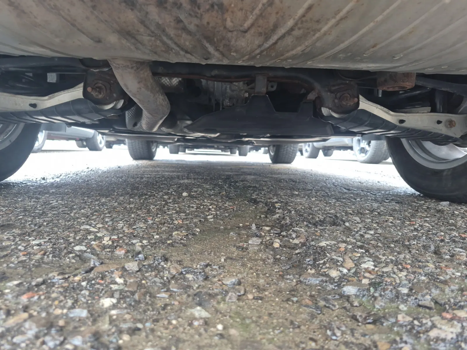 Undercarriage - Rear Photo