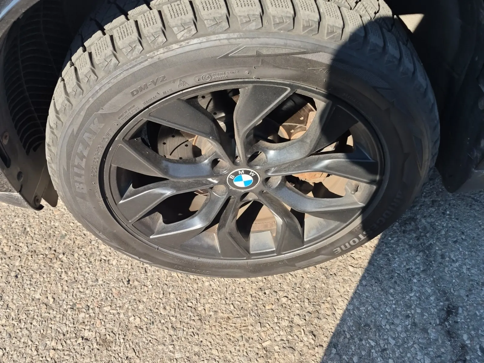 Front driver wheel/tire photo