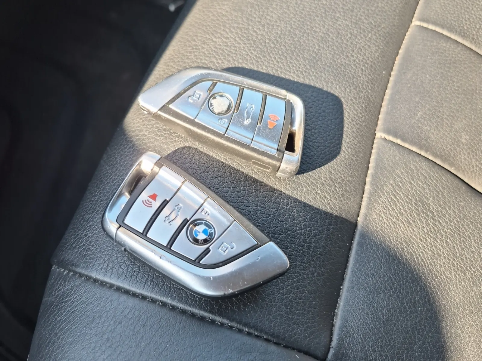 Keys/Fobs/Manual Photo