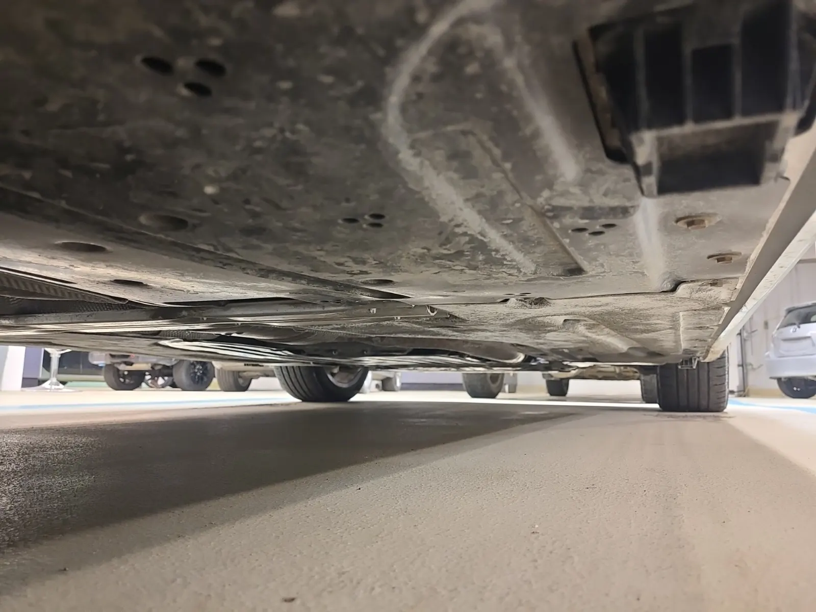 Undercarriage - Passenger Photo