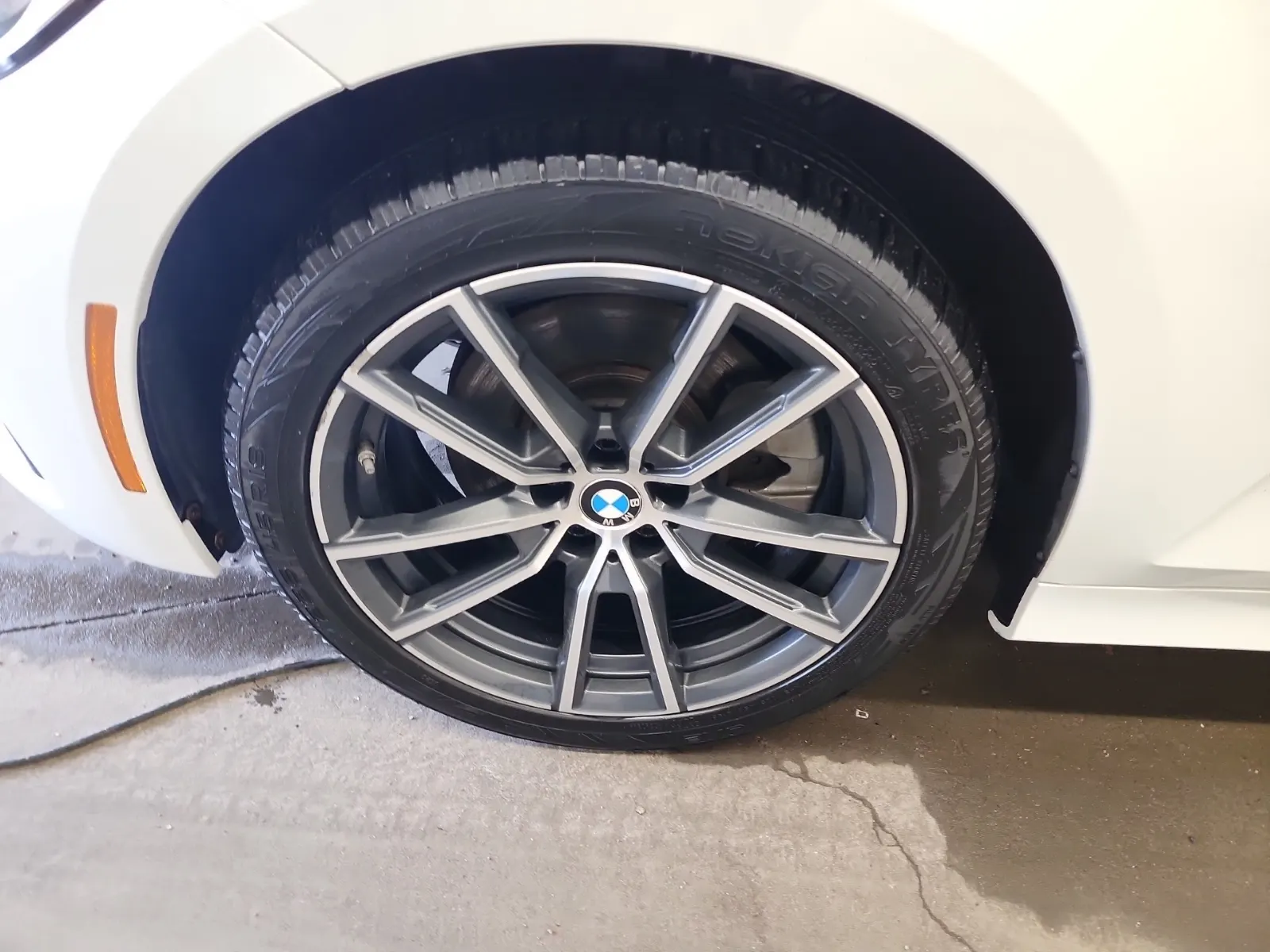 Front driver wheel/tire photo