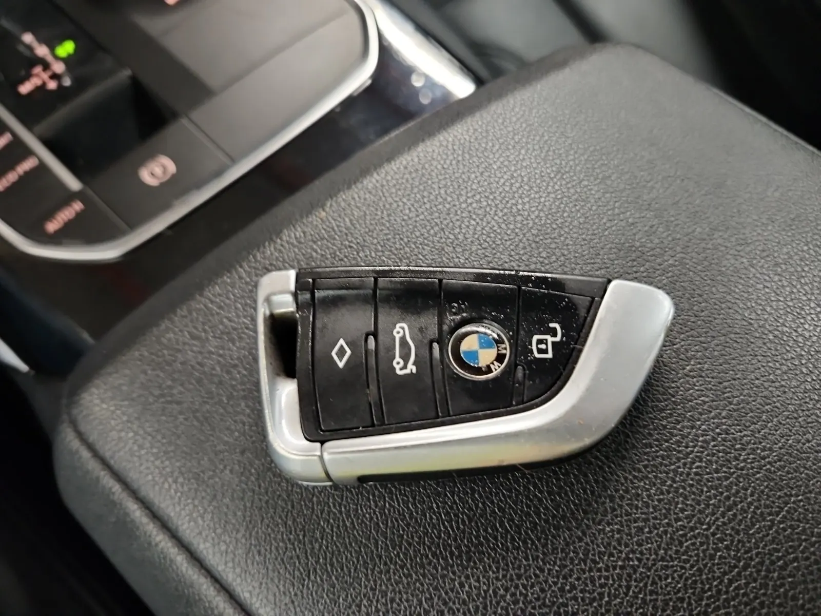 Keys/Fobs/Manual Photo