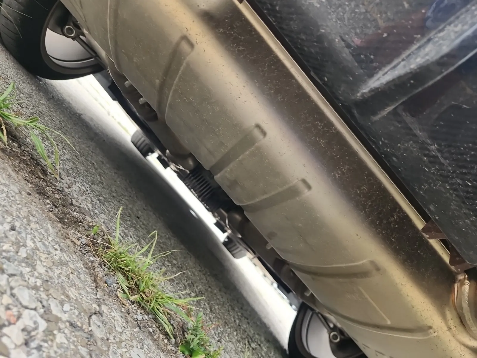 Undercarriage - Rear Photo