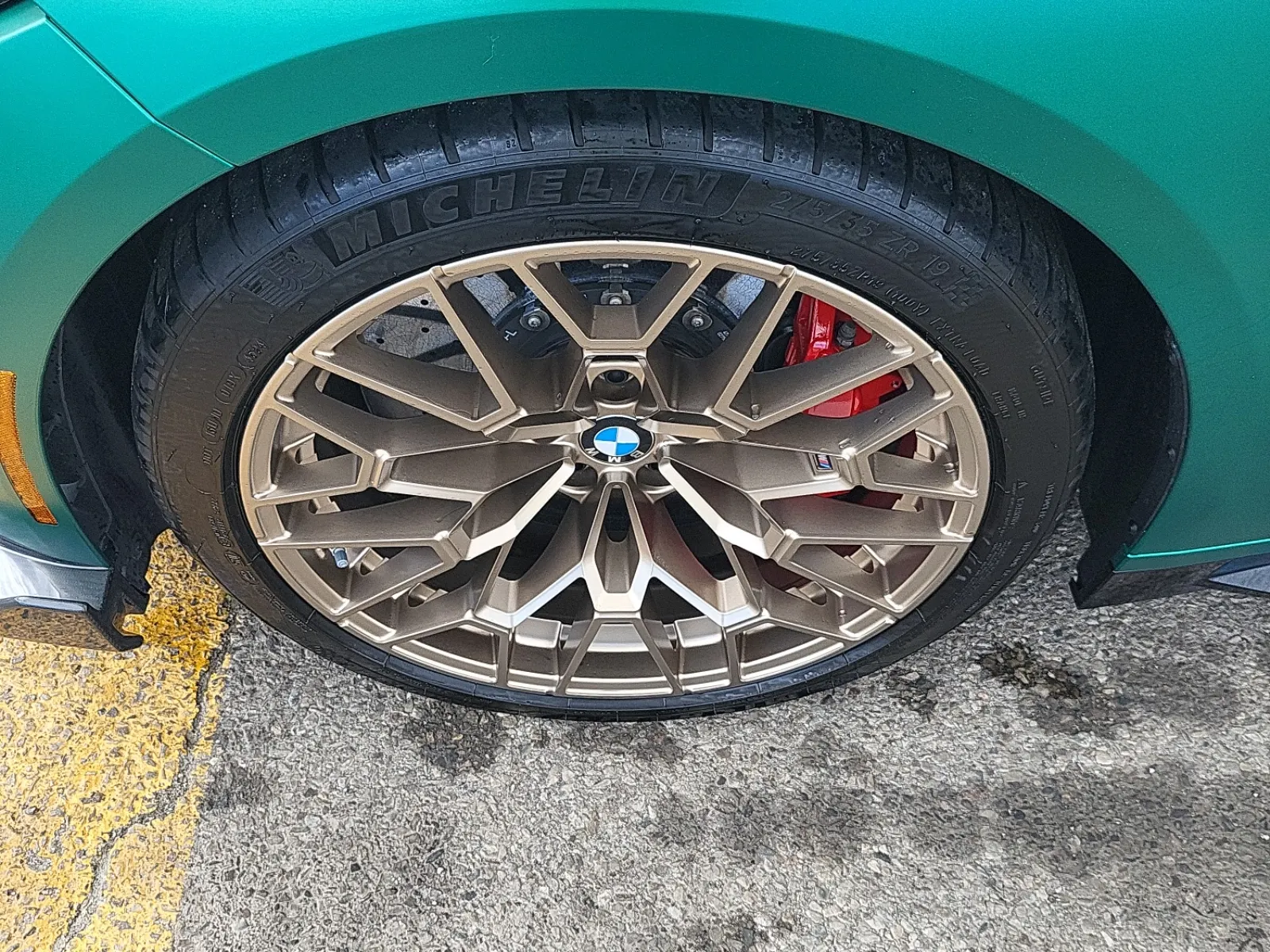Front driver wheel/tire photo