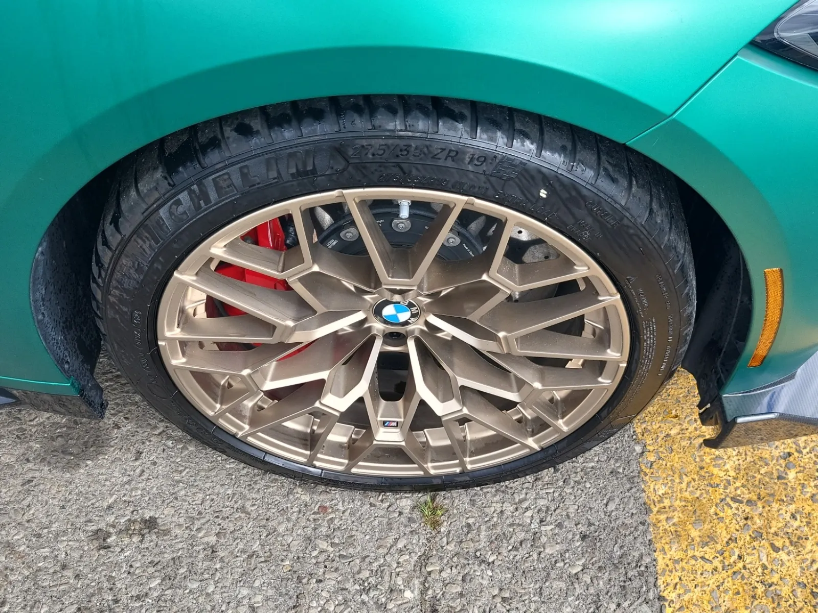 Right Front Wheel/Tire Photo