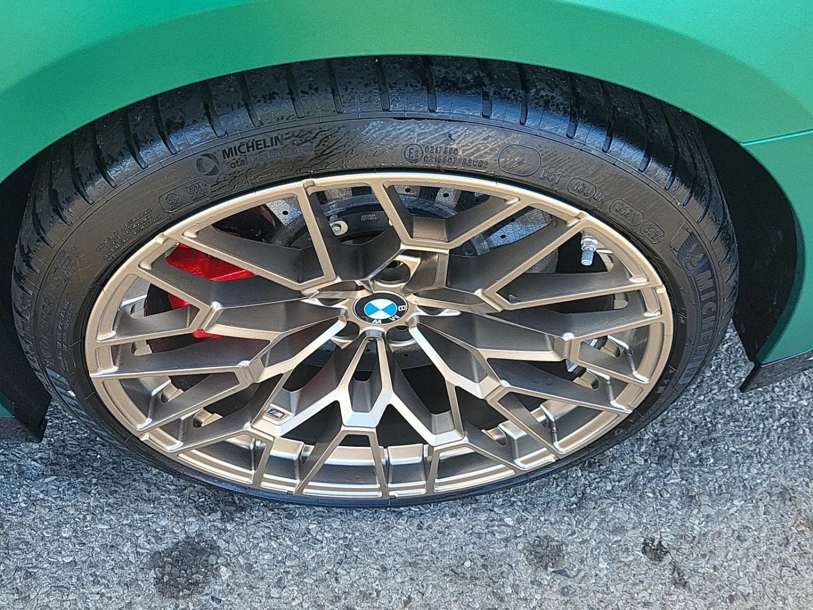 Left Rear Wheel/Tire Photo