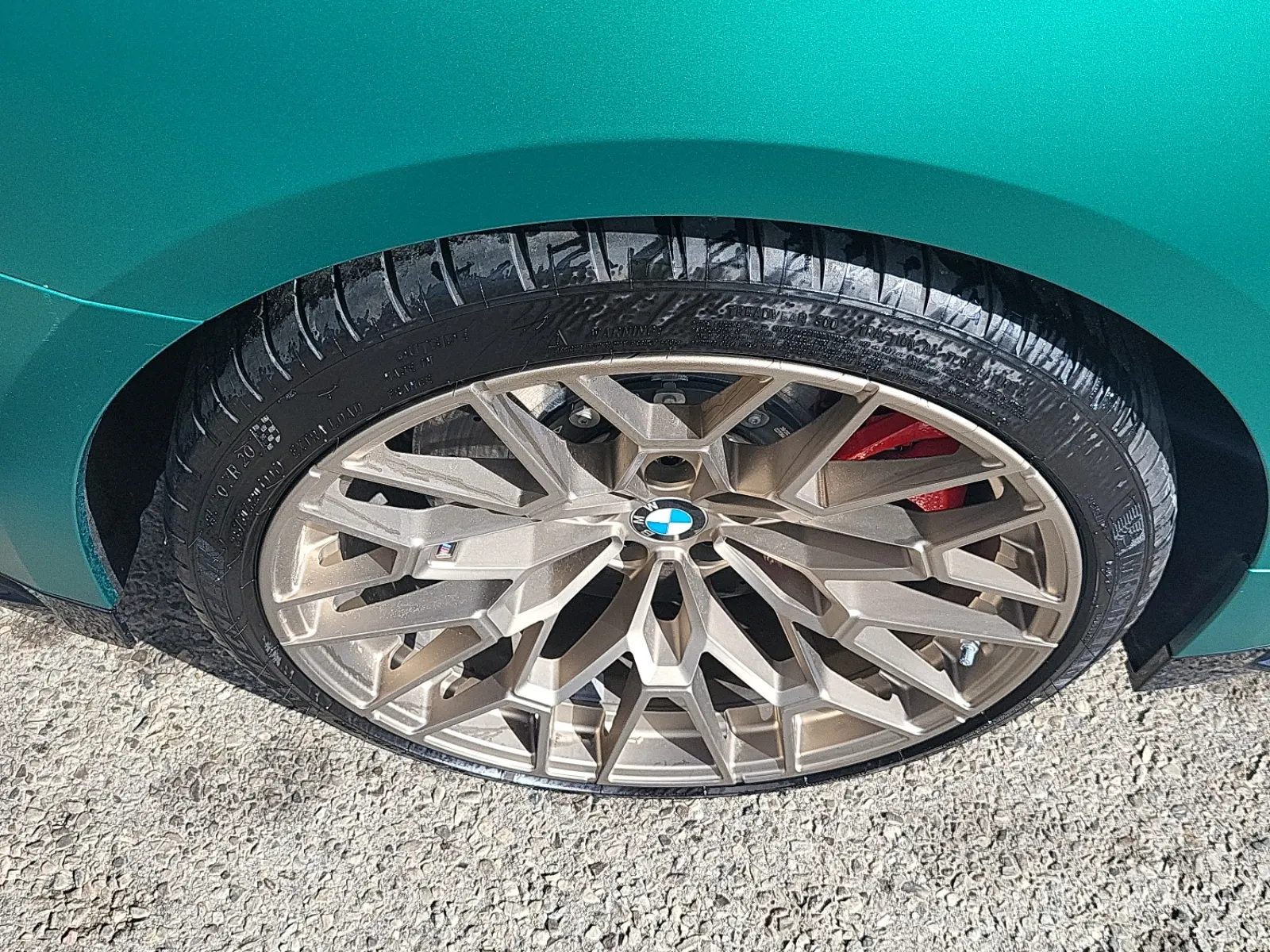 Right Rear Wheel/Tire Photo