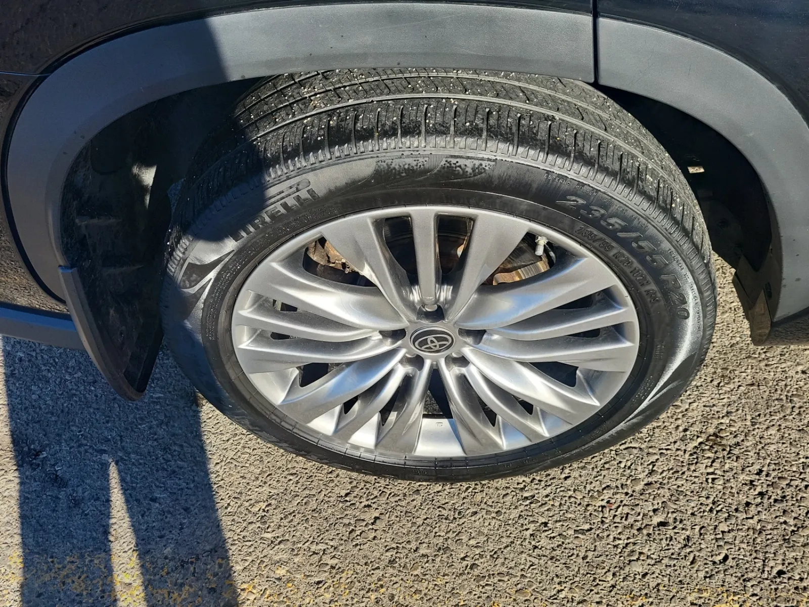 Right Rear Wheel/Tire Photo