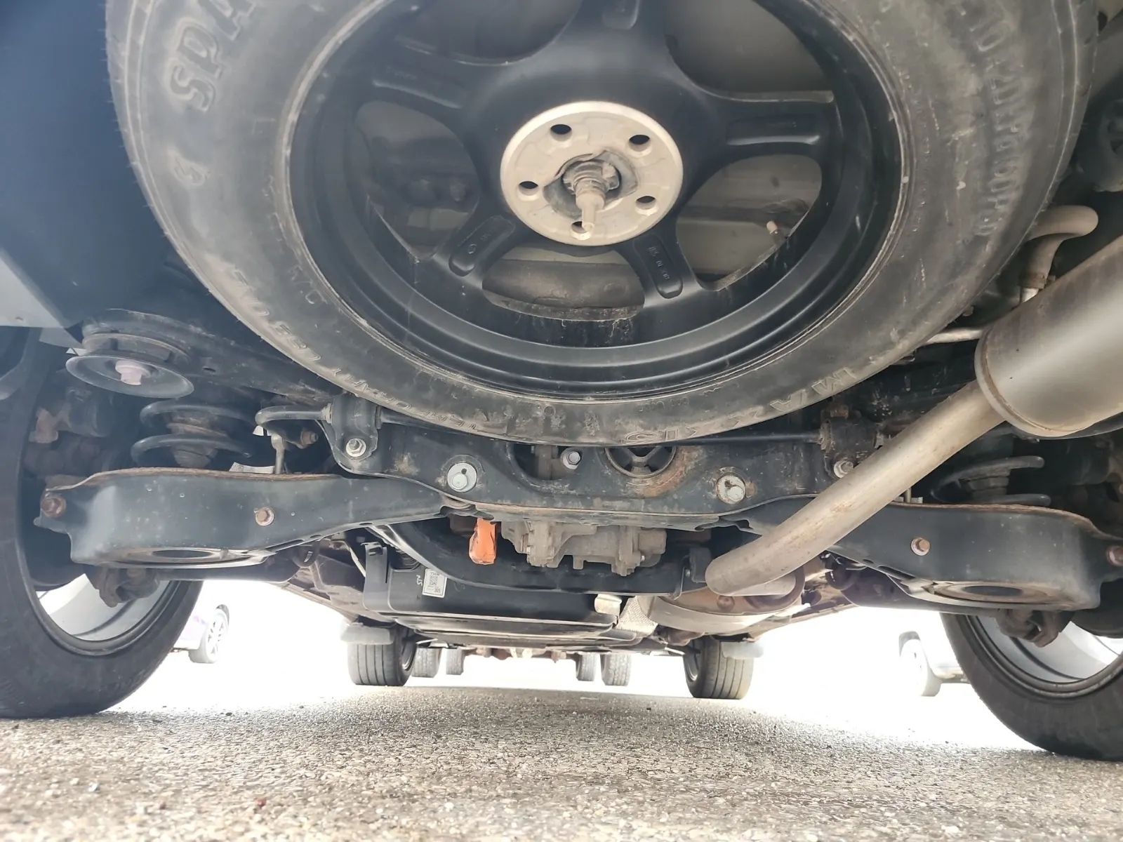 Undercarriage - Rear Photo