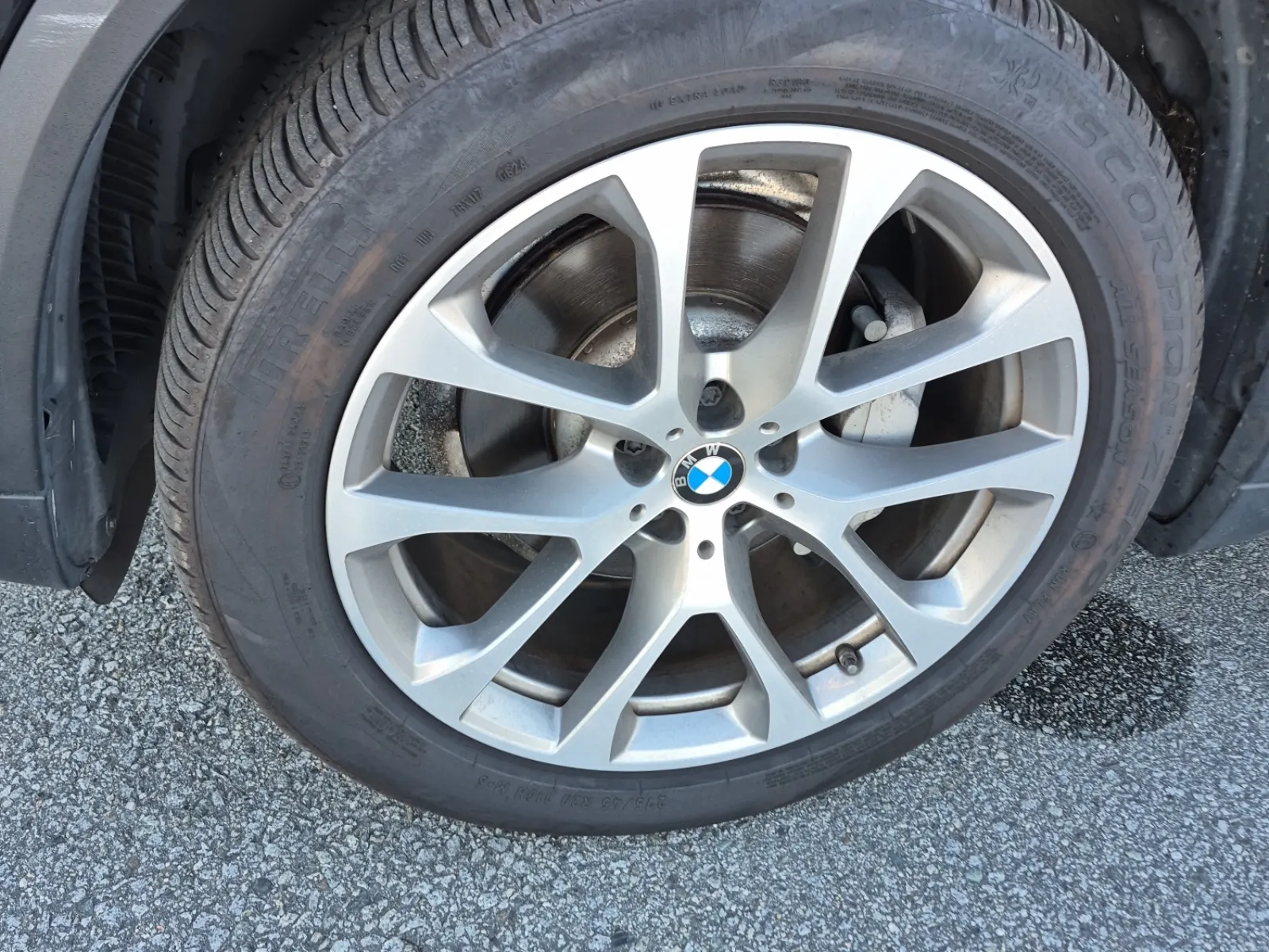 Front driver wheel/tire photo