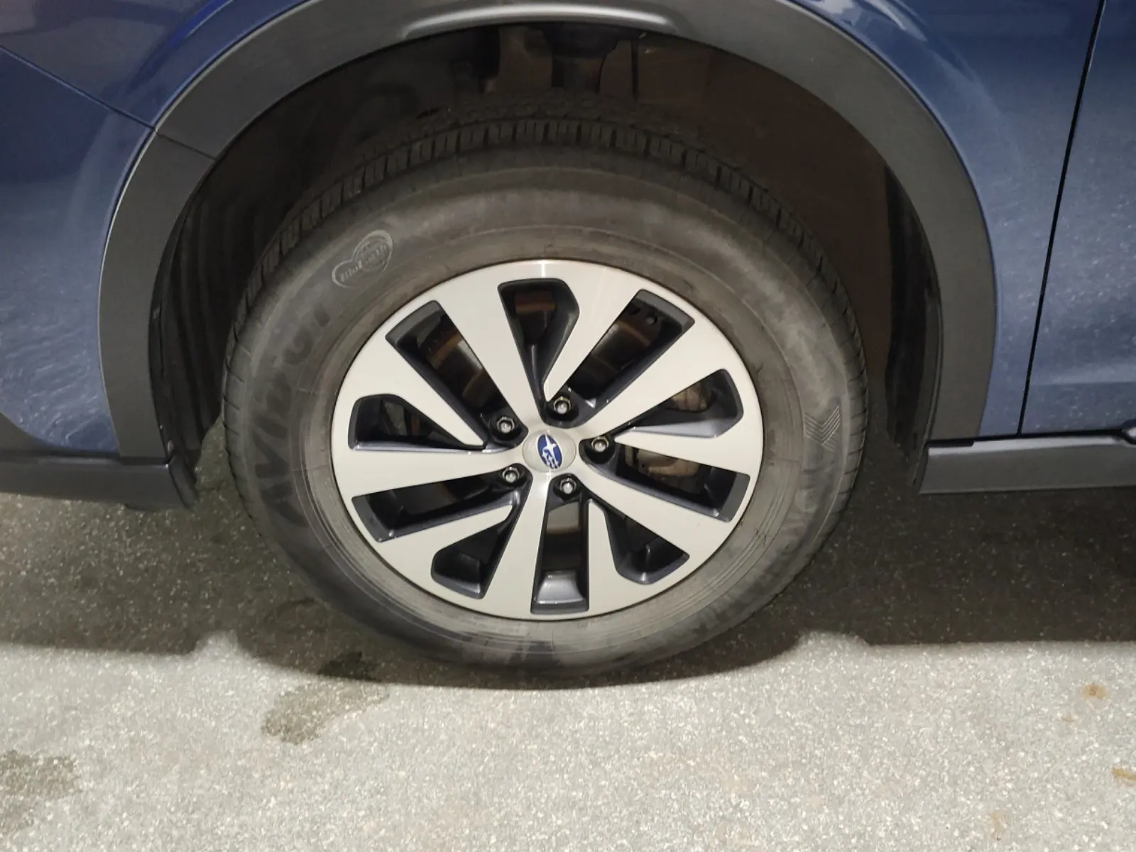 Front driver wheel/tire photo
