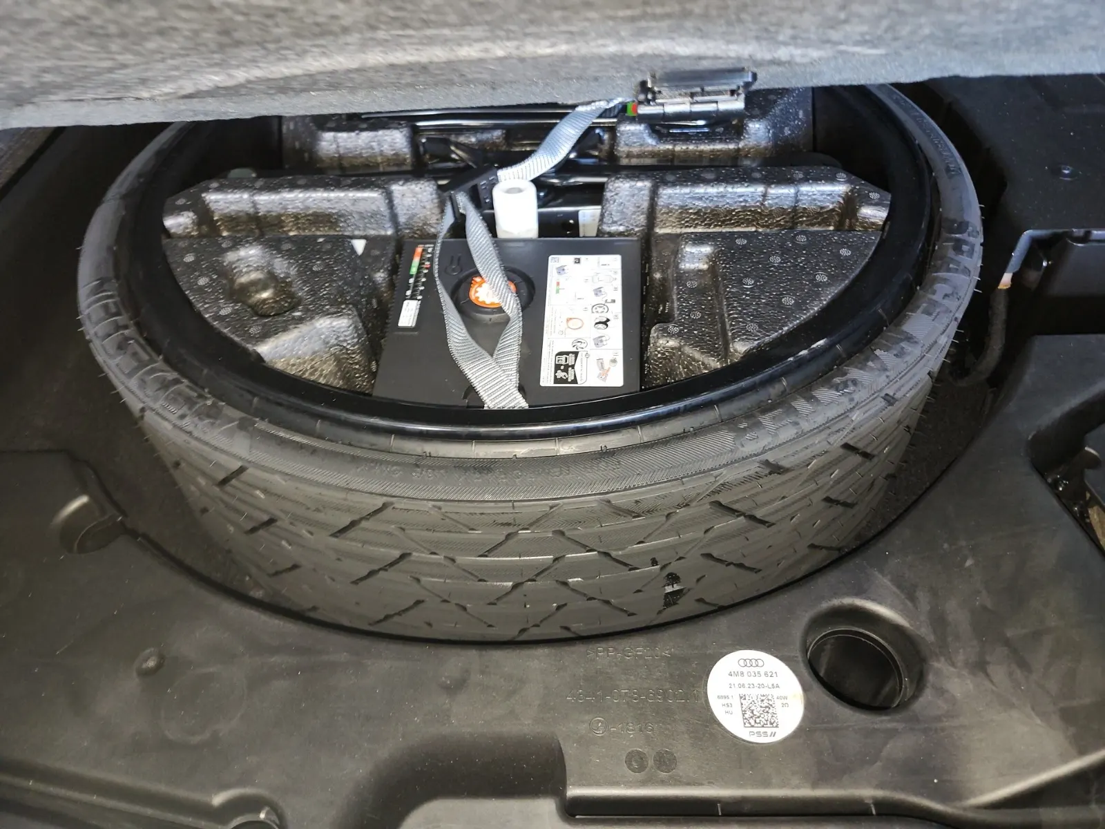 Spare Tire & Wheel Photo