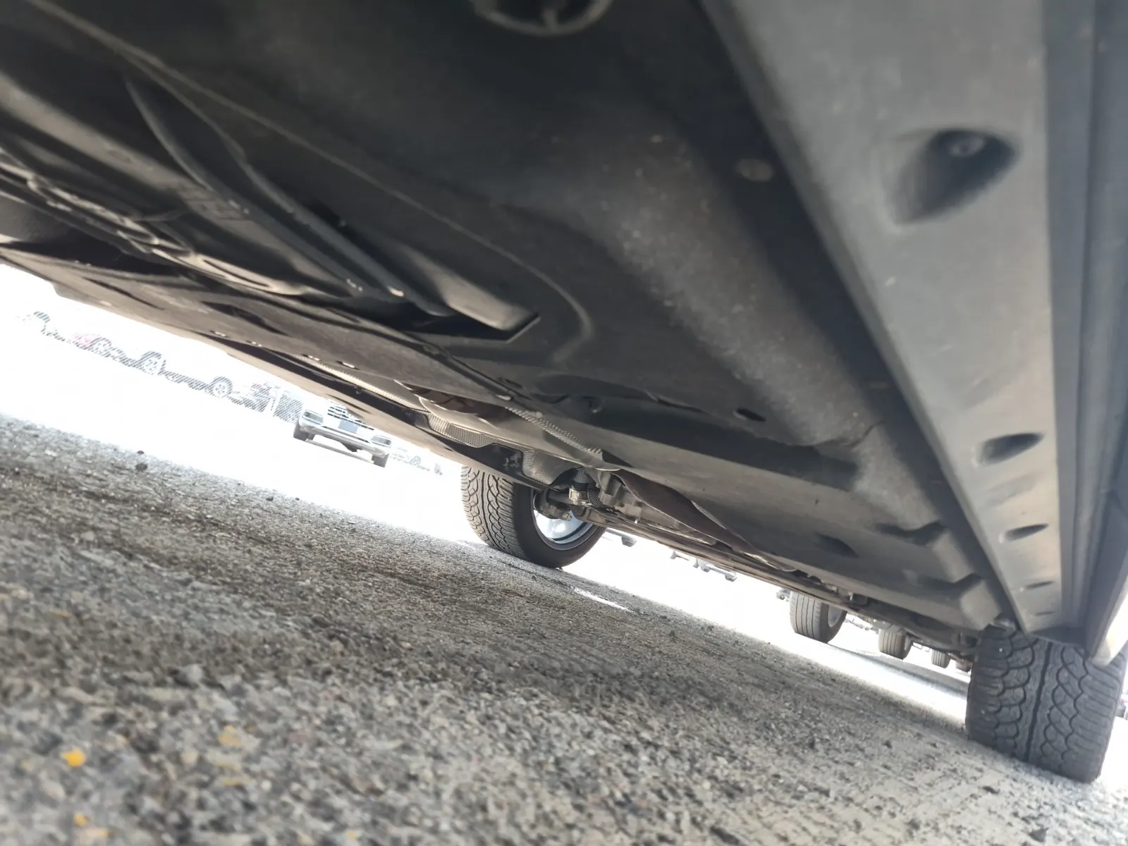 Undercarriage - Passenger Photo