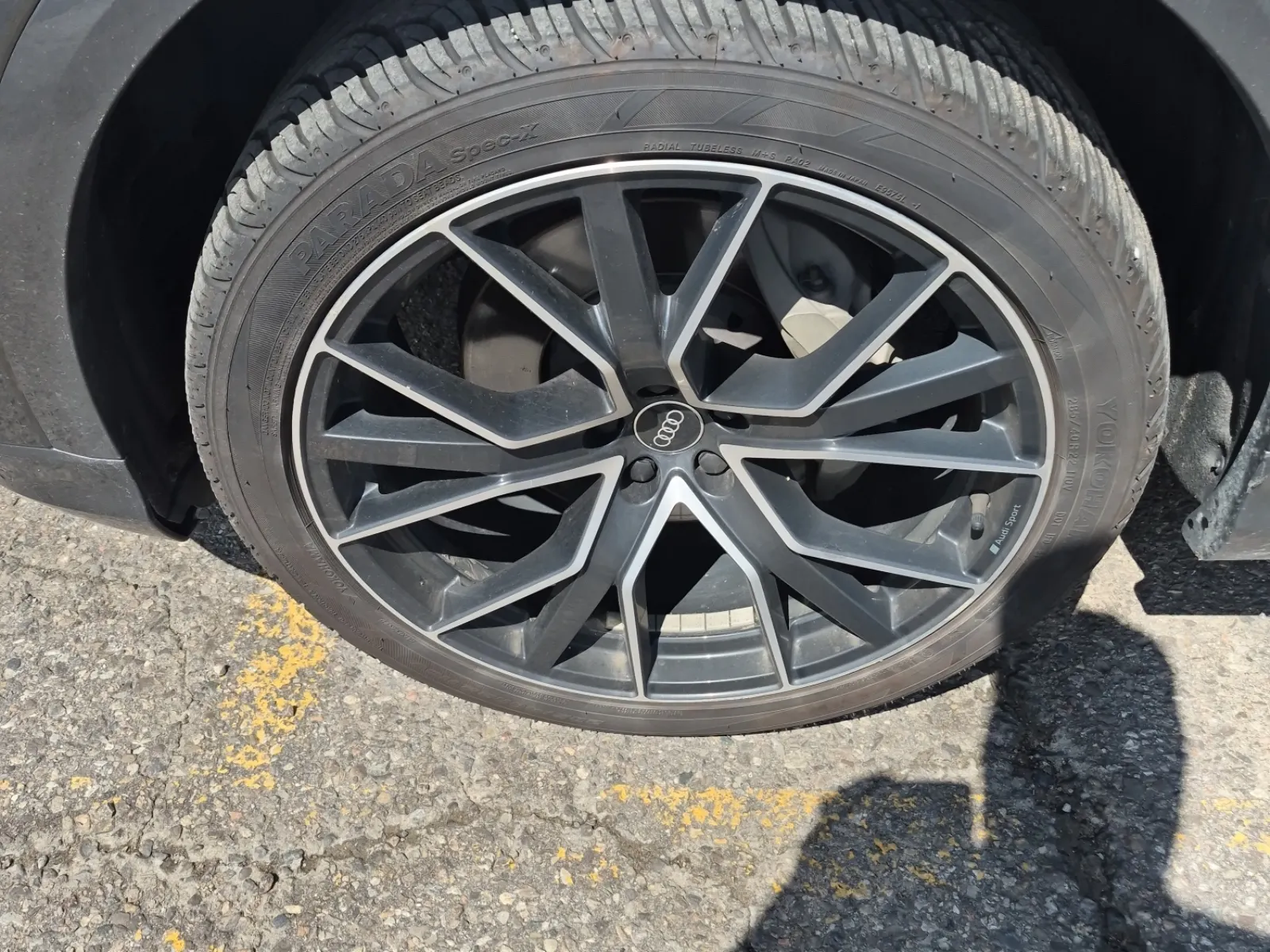 Front driver wheel/tire photo
