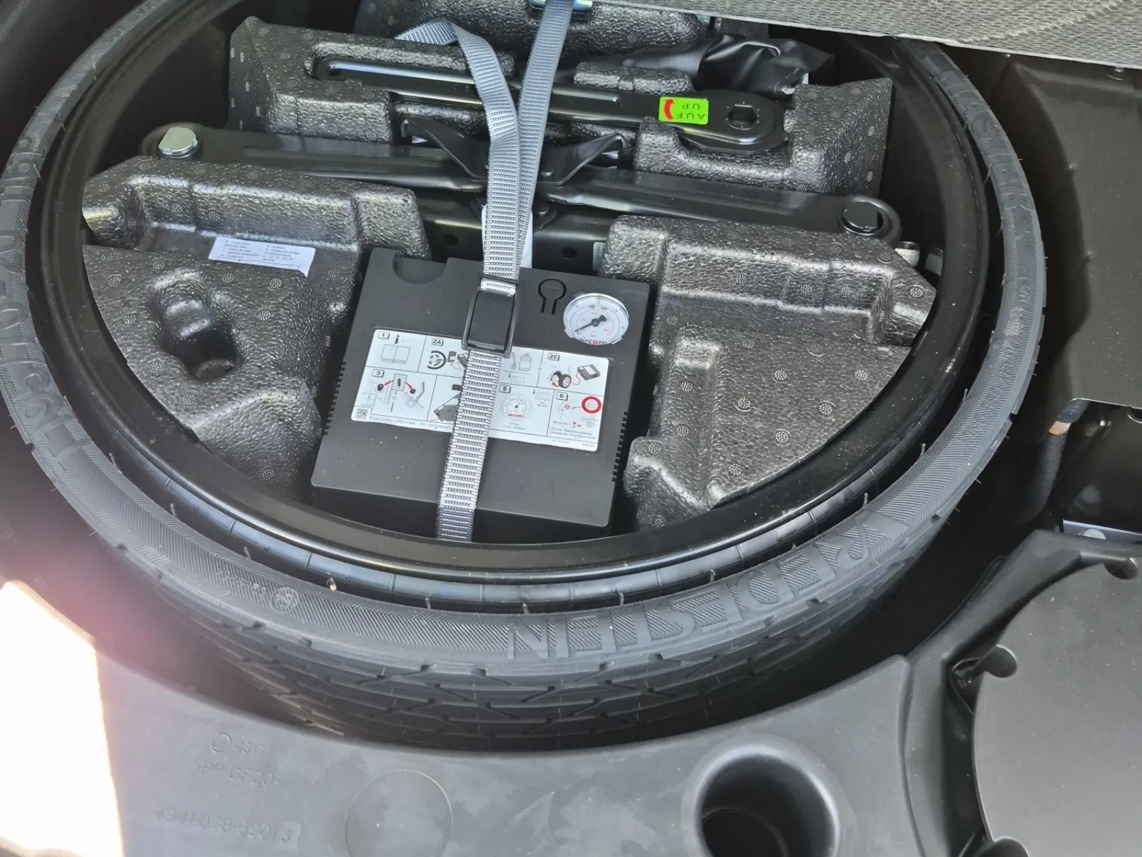Spare Tire & Wheel Photo