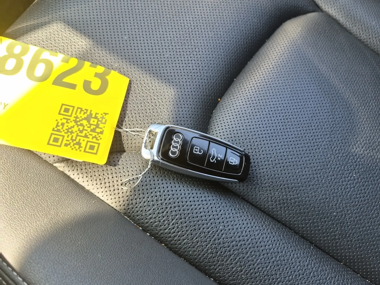 Keys/Fobs/Manual Photo