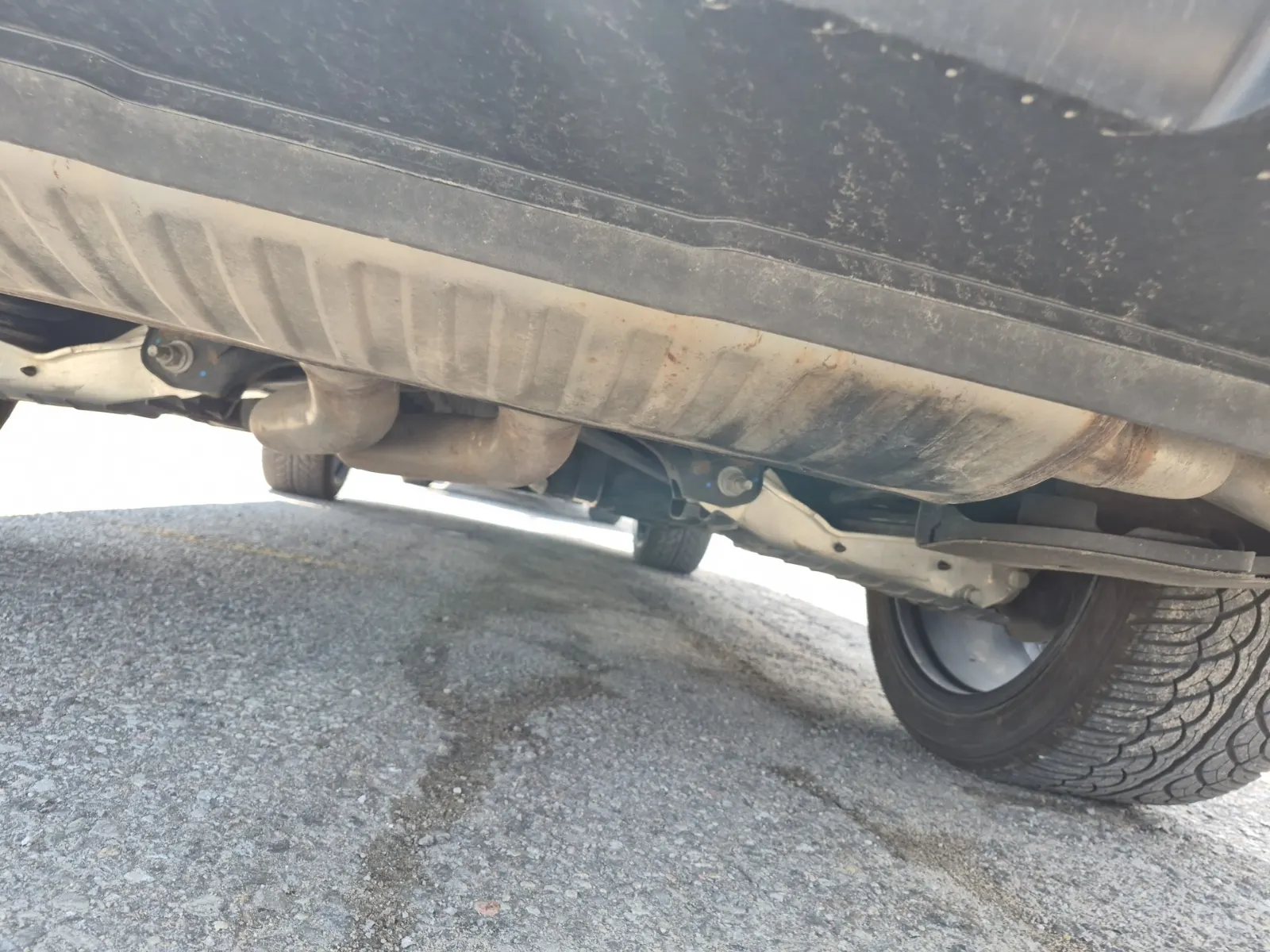 Undercarriage - Rear Photo