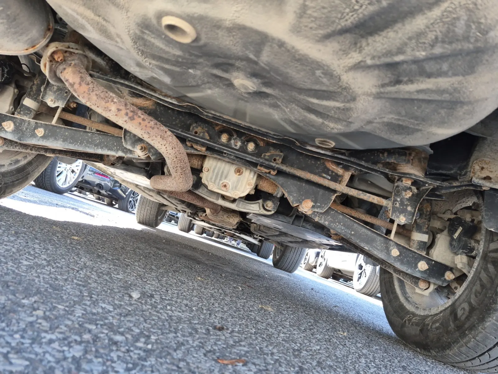 Undercarriage - Rear Photo