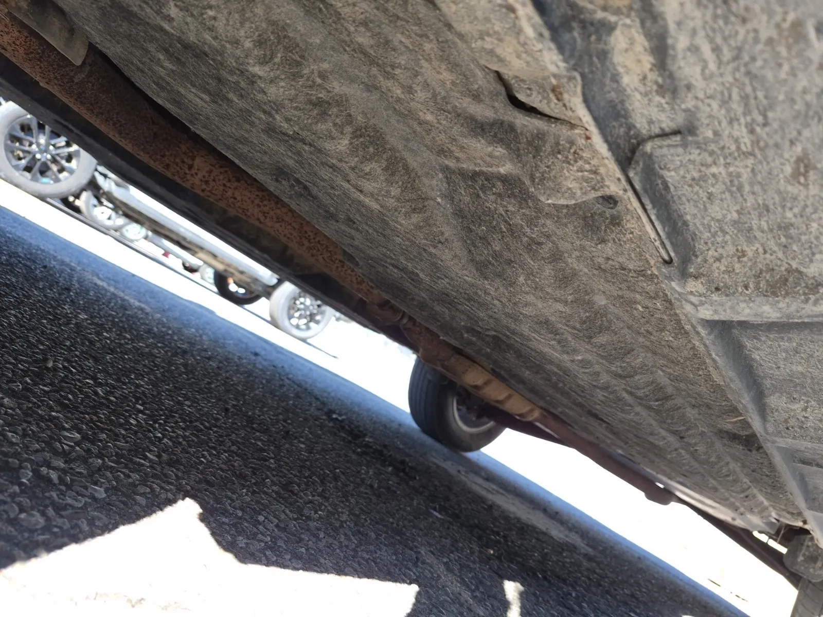 Undercarriage - Driver Photo