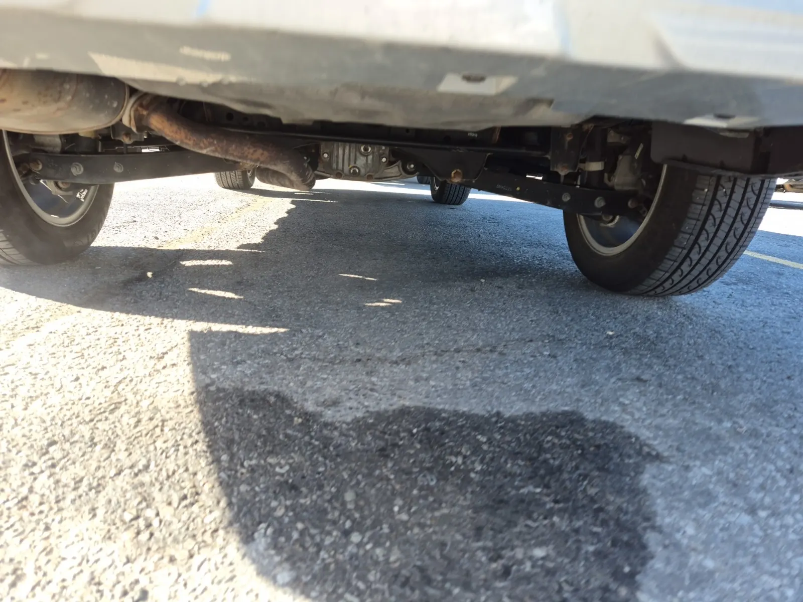 Undercarriage - Rear Photo