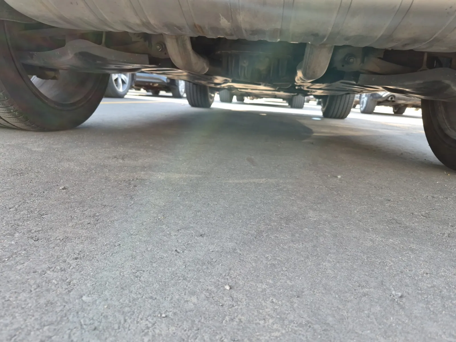 Undercarriage - Rear Photo
