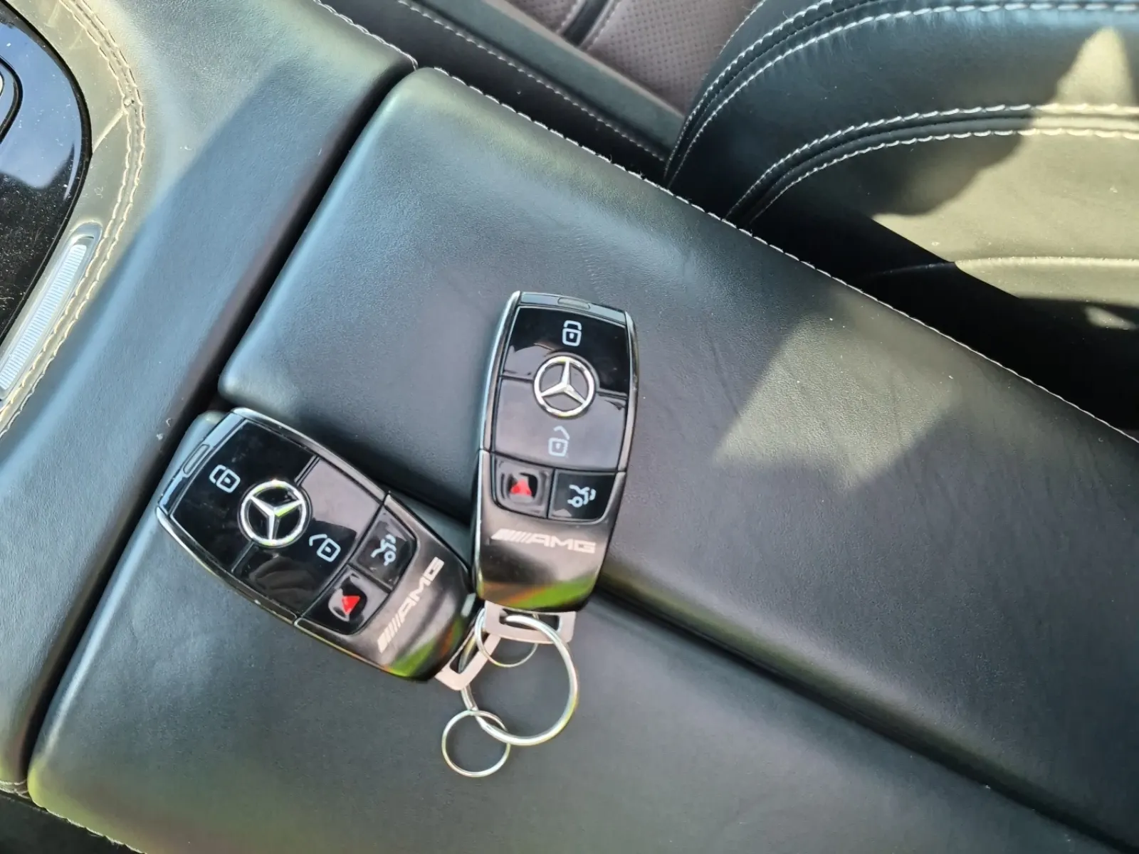 Keys/Fobs/Manual Photo
