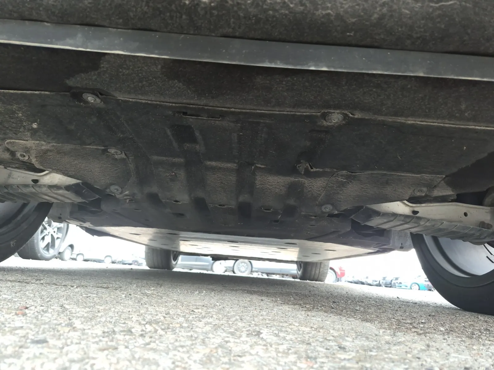 Undercarriage - Rear Photo