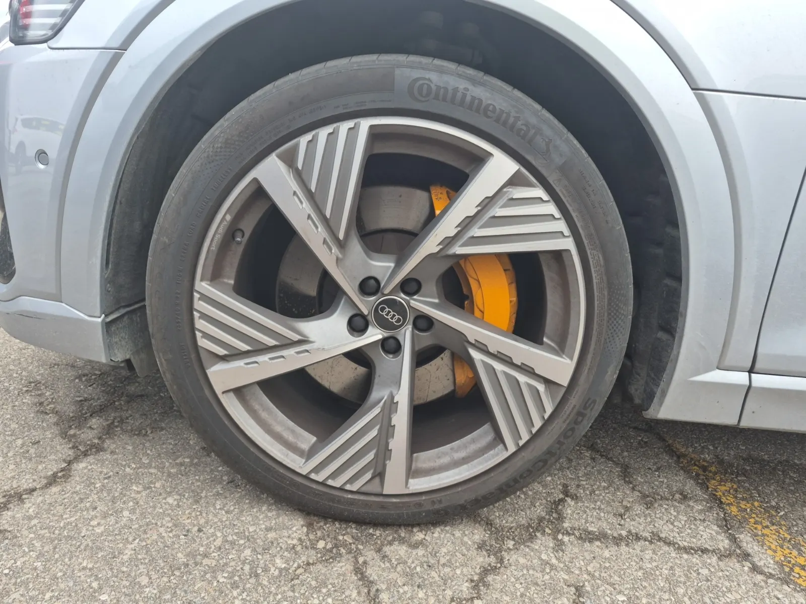 Front driver wheel/tire photo