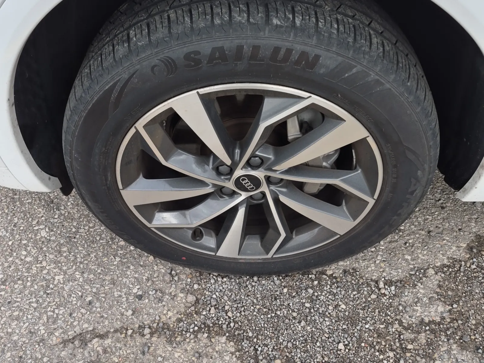 Front driver wheel/tire photo