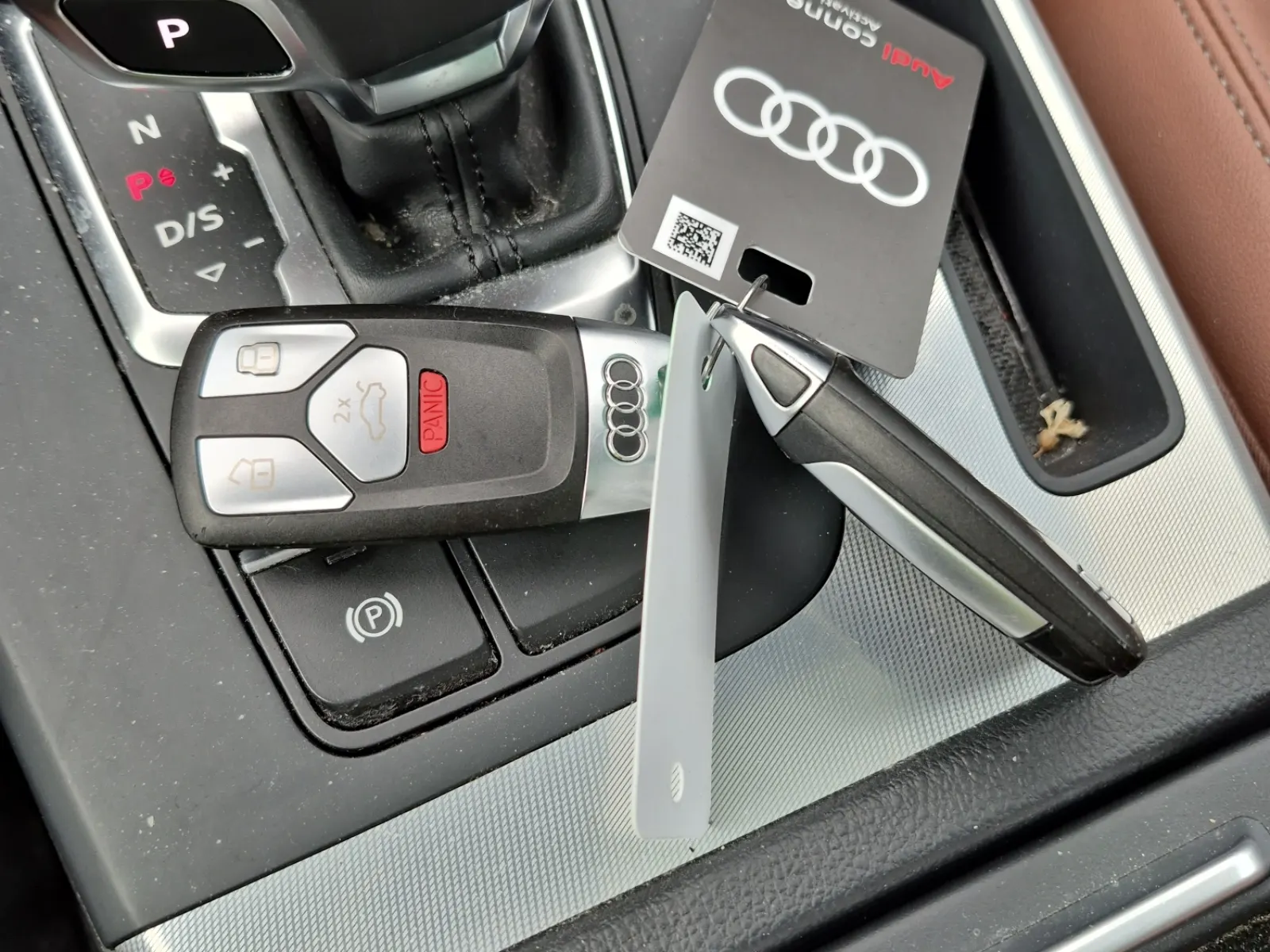 Keys/Fobs/Manual Photo