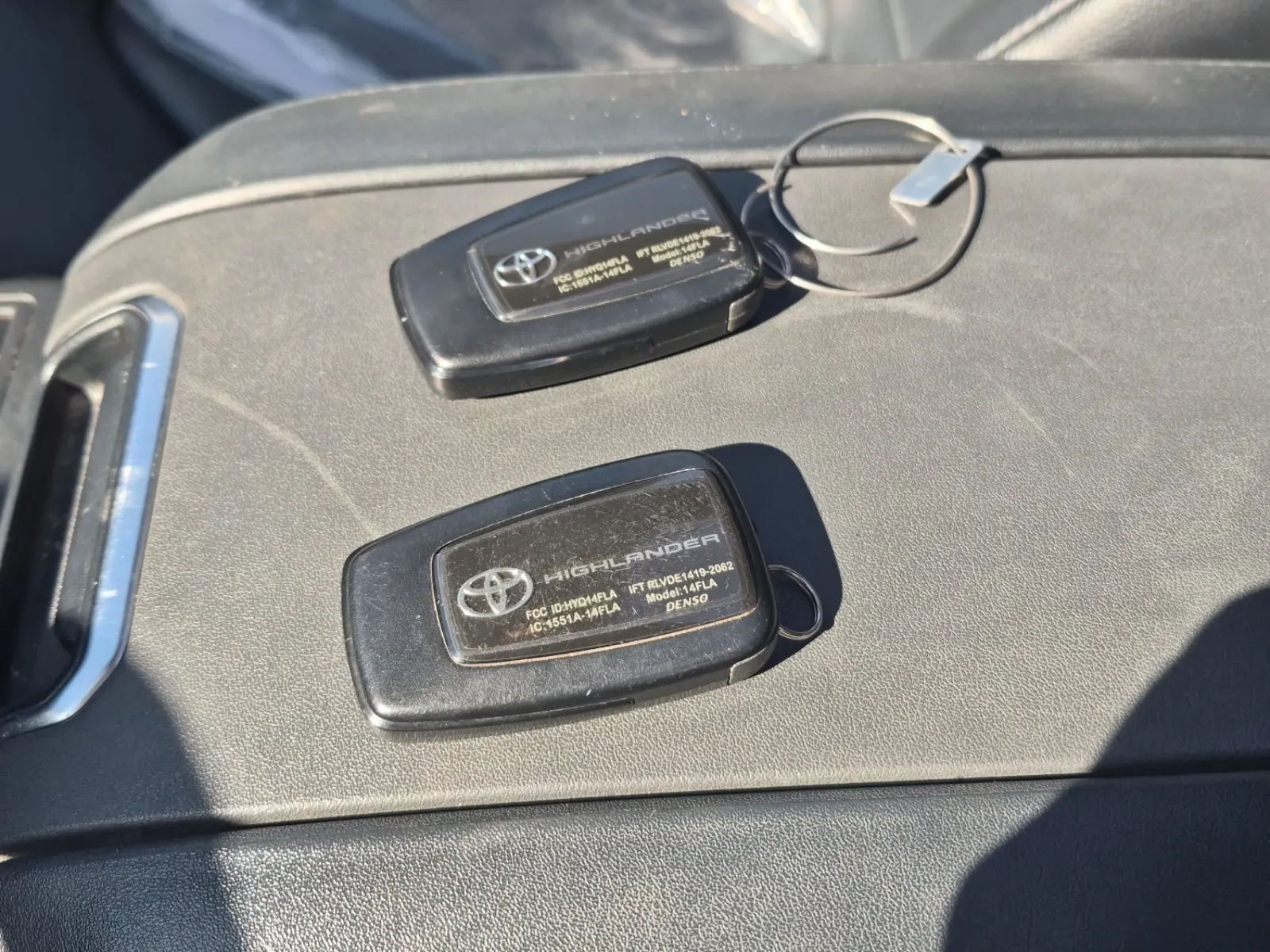 Keys/Fobs/Manual Photo