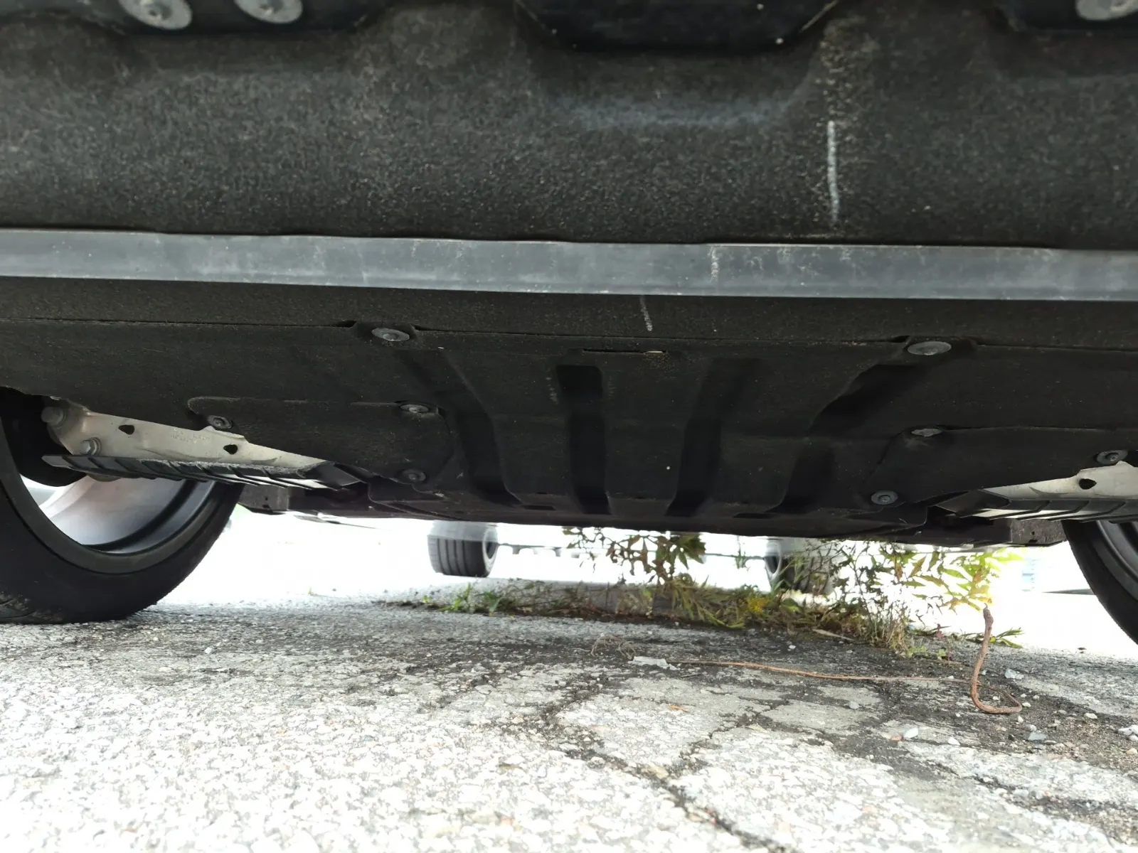Undercarriage - Rear Photo