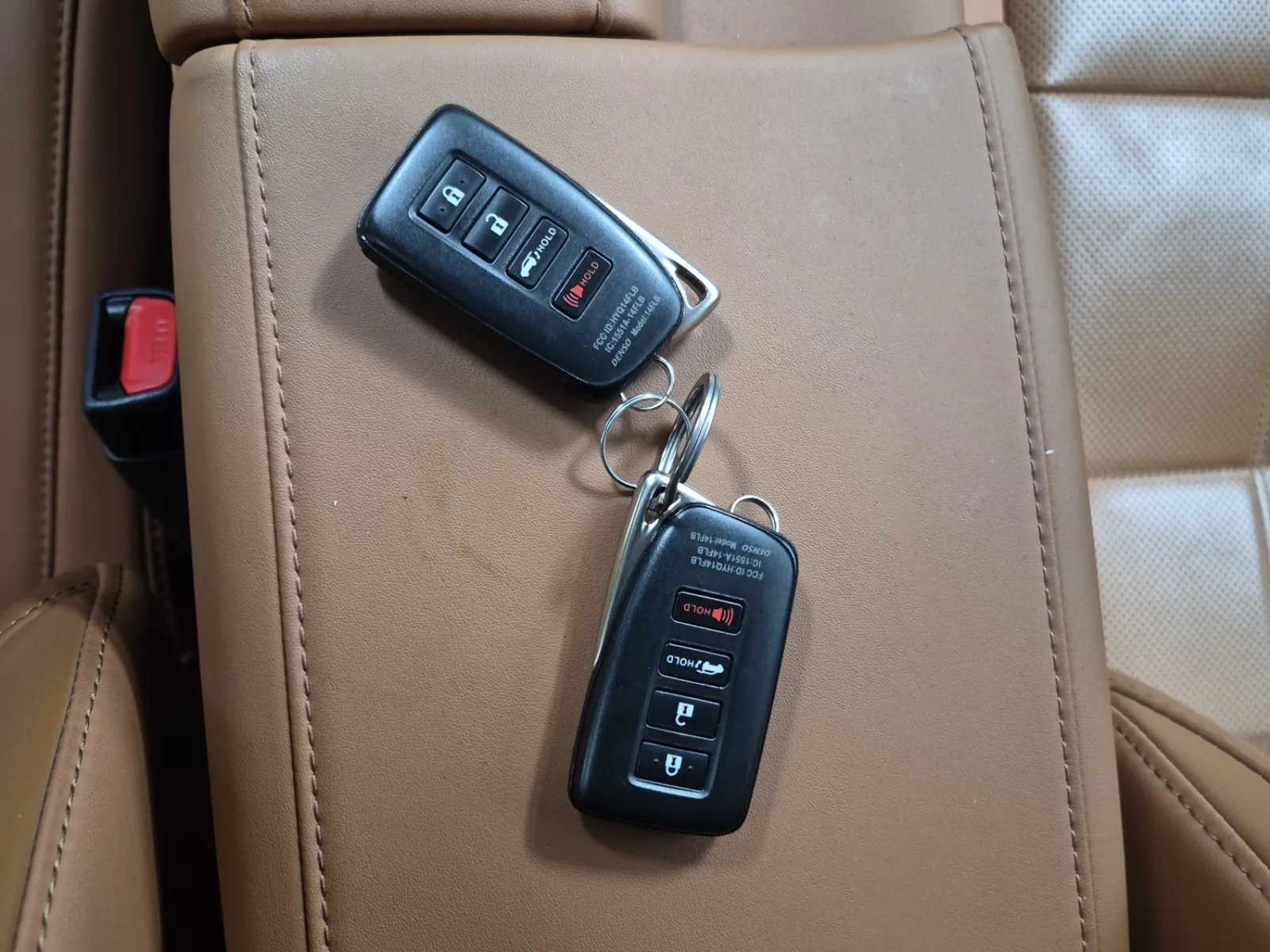 Keys/Fobs/Manual Photo