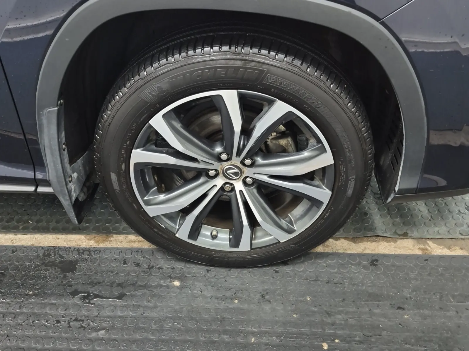 Right Front Wheel/Tire Photo