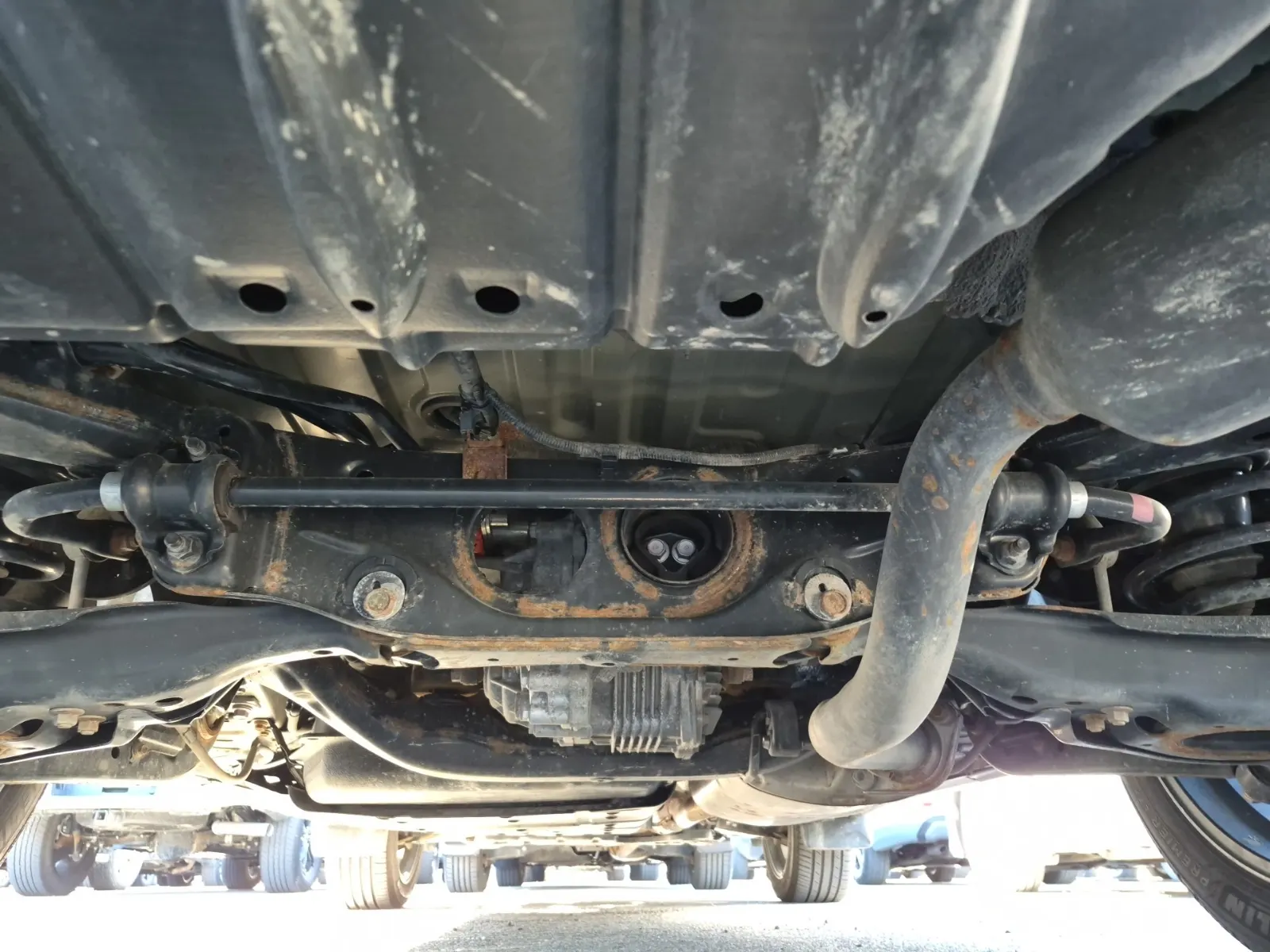Undercarriage - Rear Photo