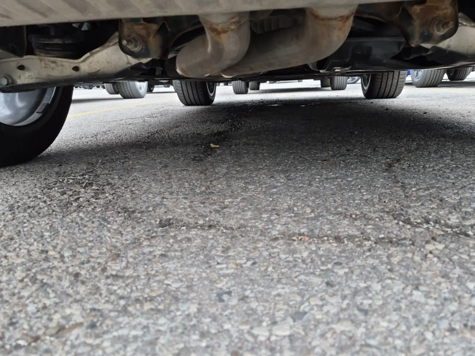Undercarriage - Rear Photo