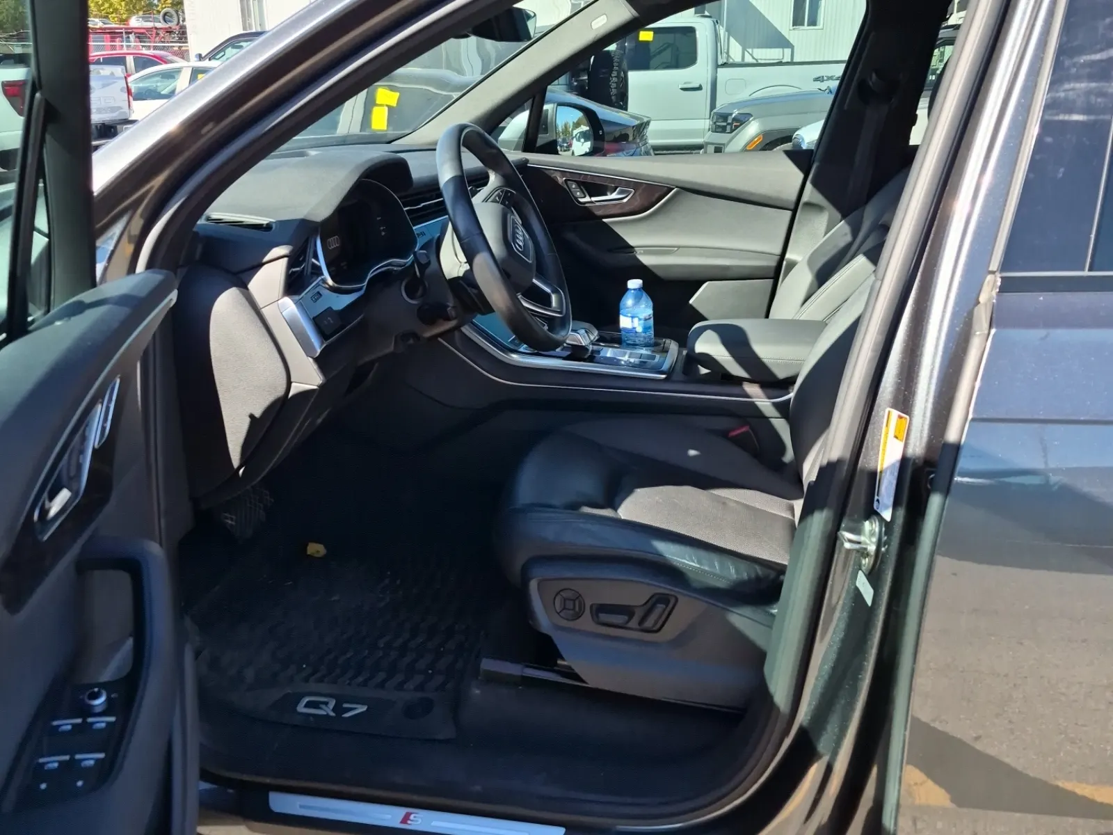 Front Interior Photo
