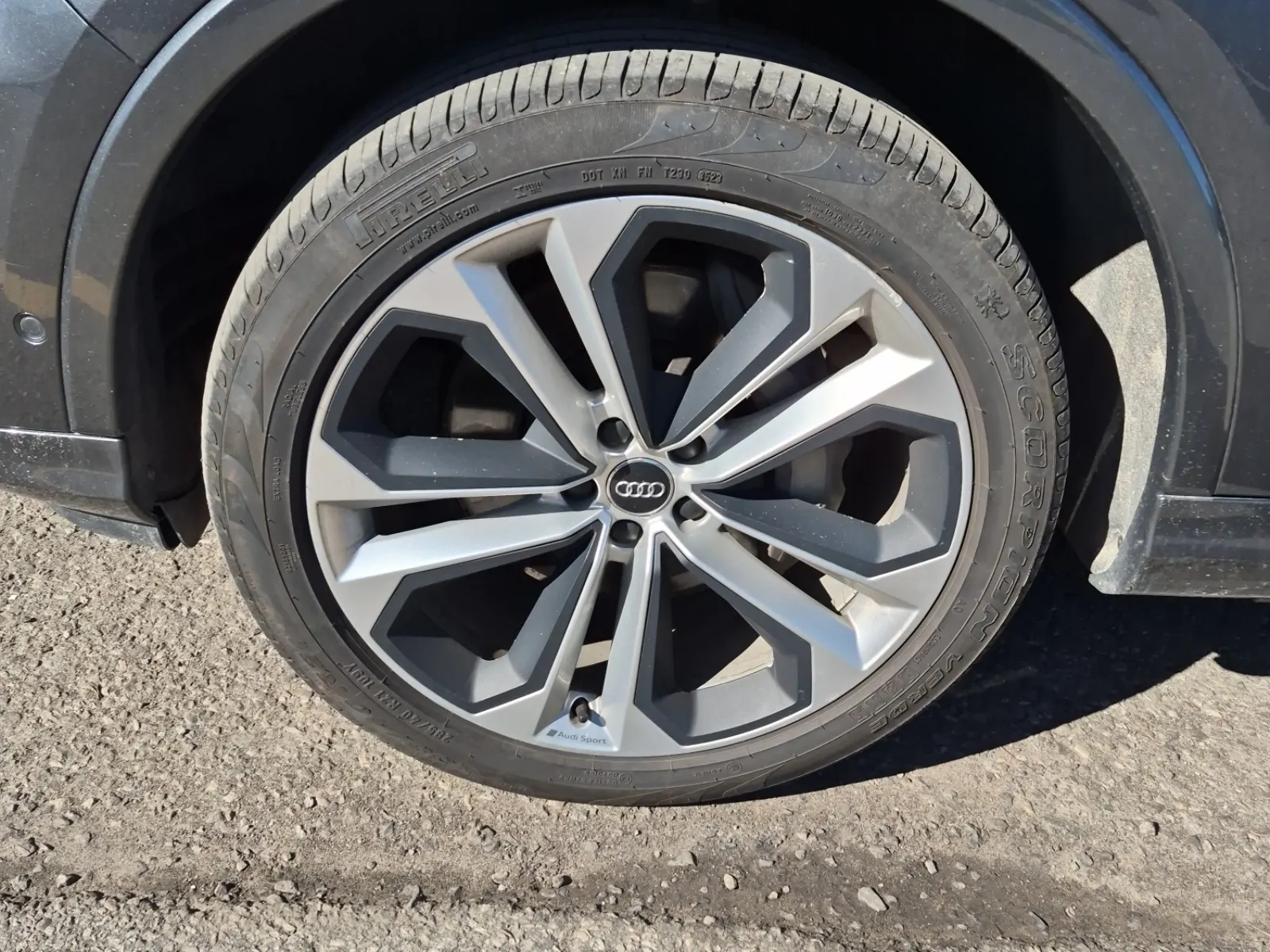 Front driver wheel/tire photo