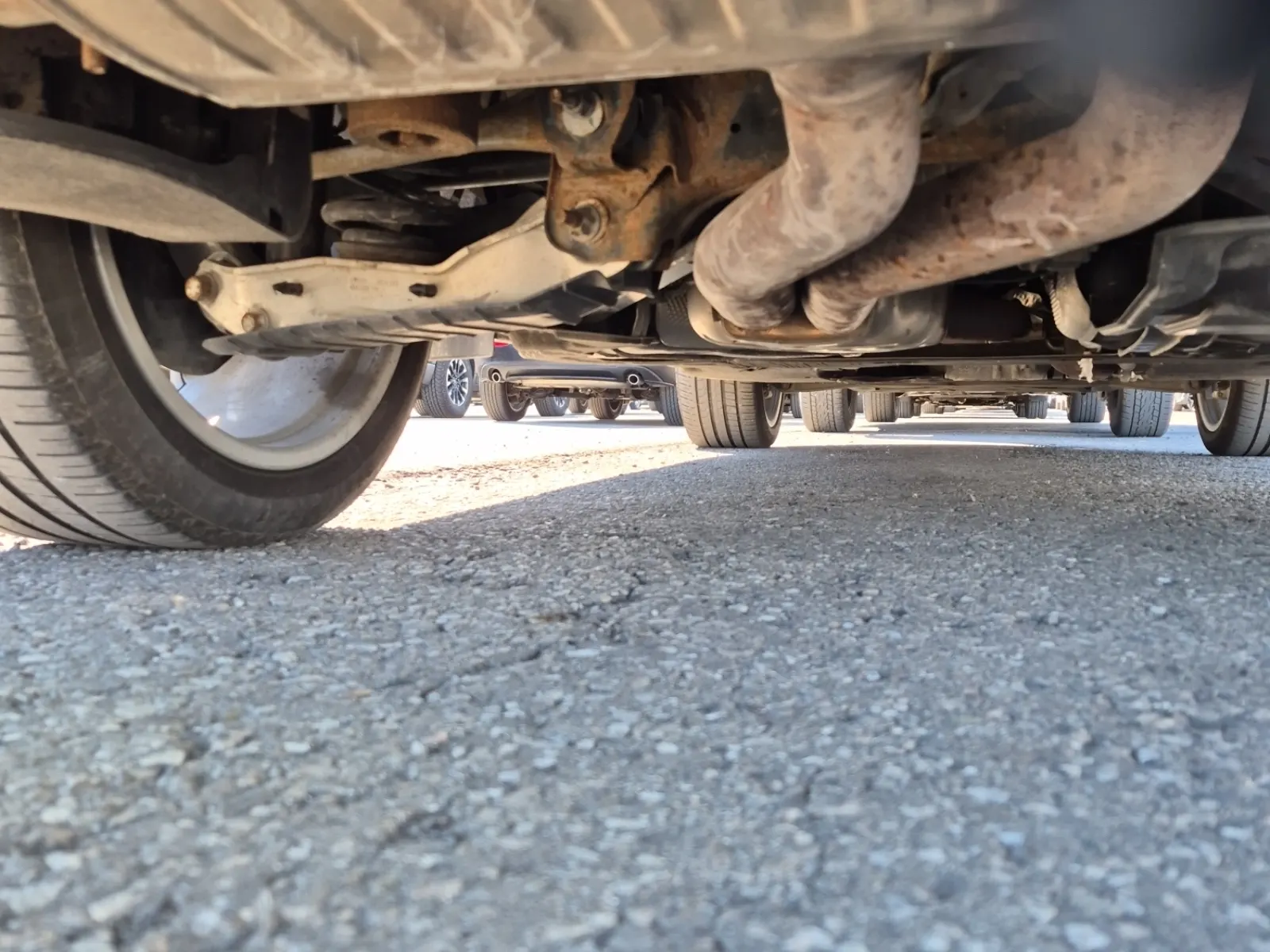 Undercarriage - Rear Photo