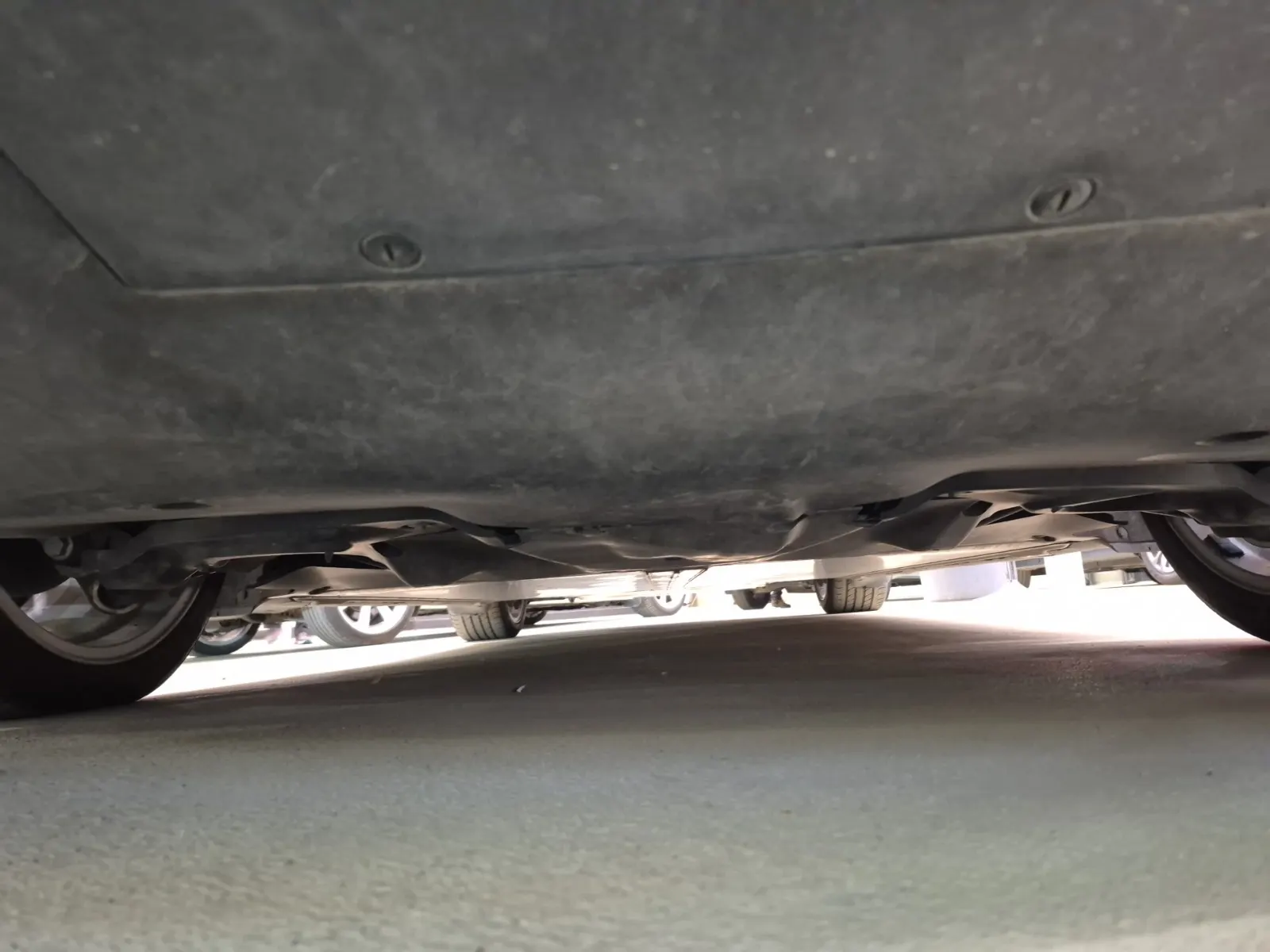 Undercarriage - Rear Photo