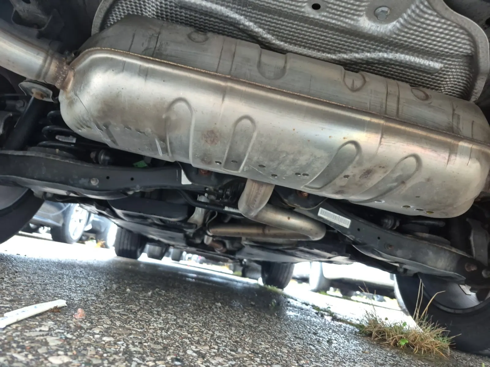 Undercarriage - Rear Photo