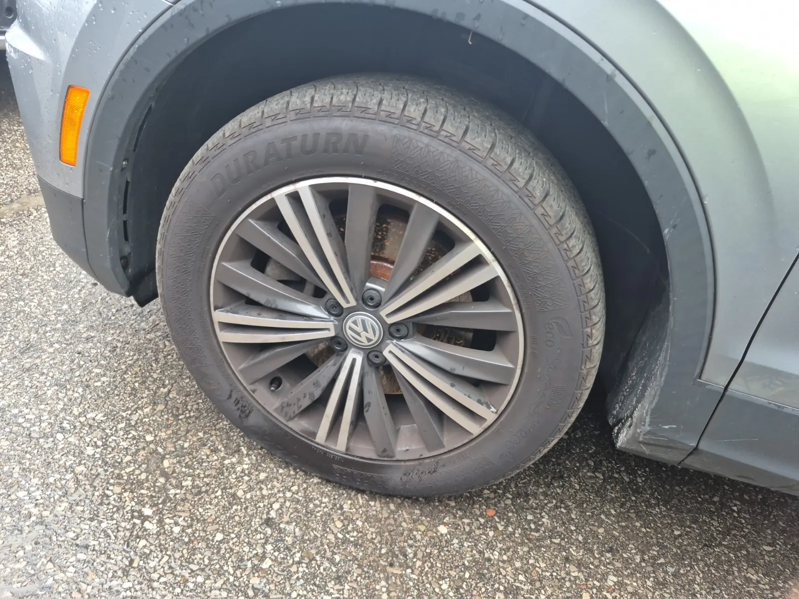 Front driver wheel/tire photo