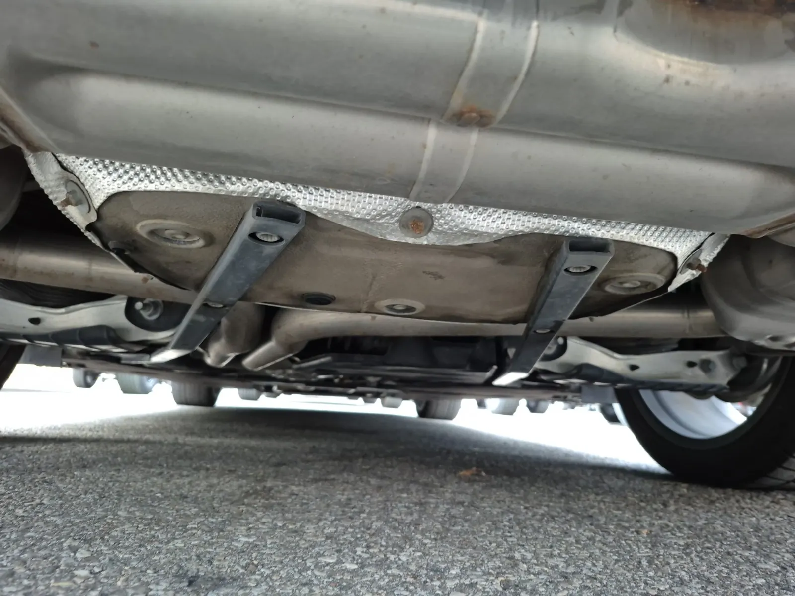 Undercarriage - Rear Photo