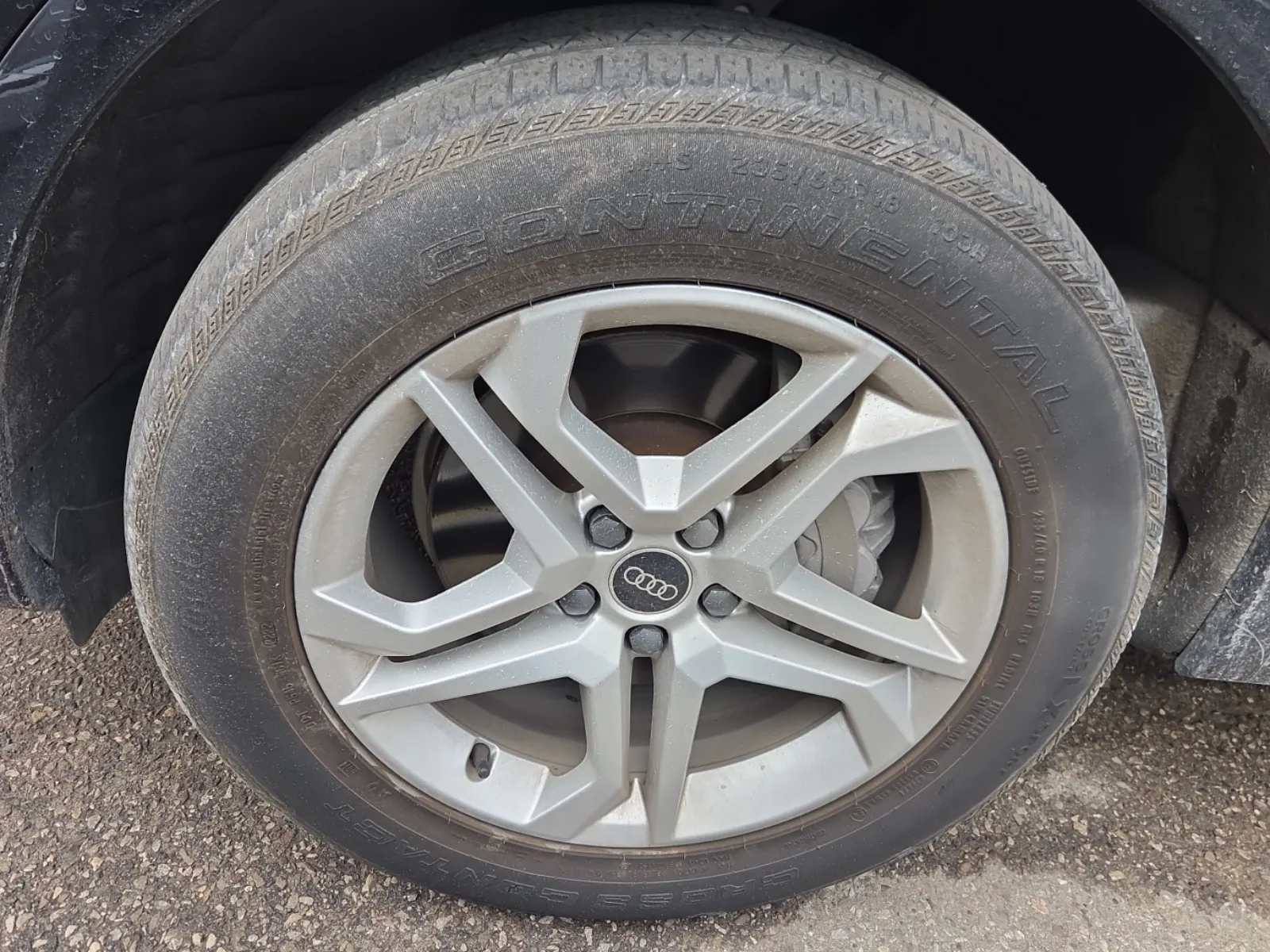 Front driver wheel/tire photo