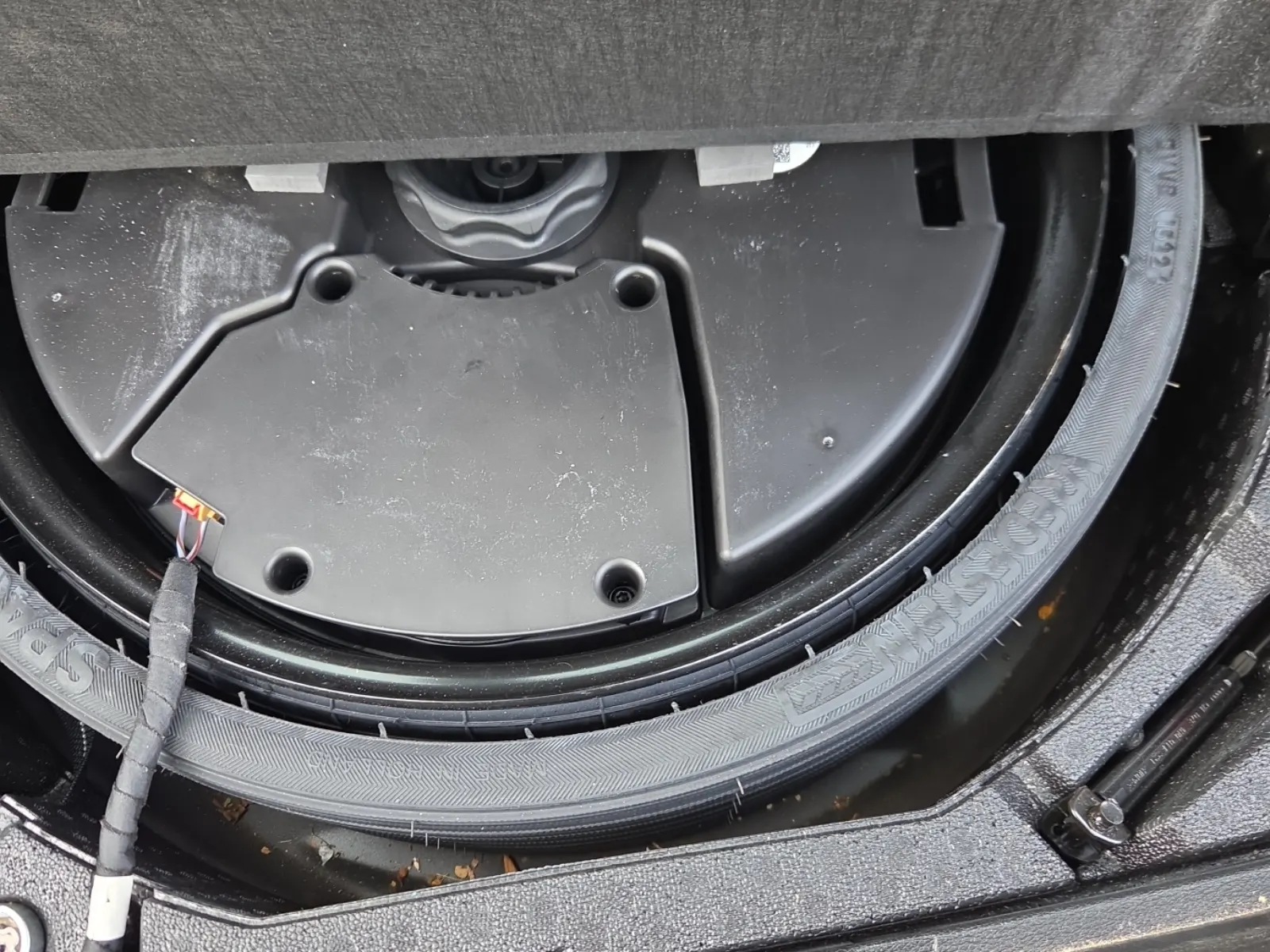 Spare Tire & Wheel Photo